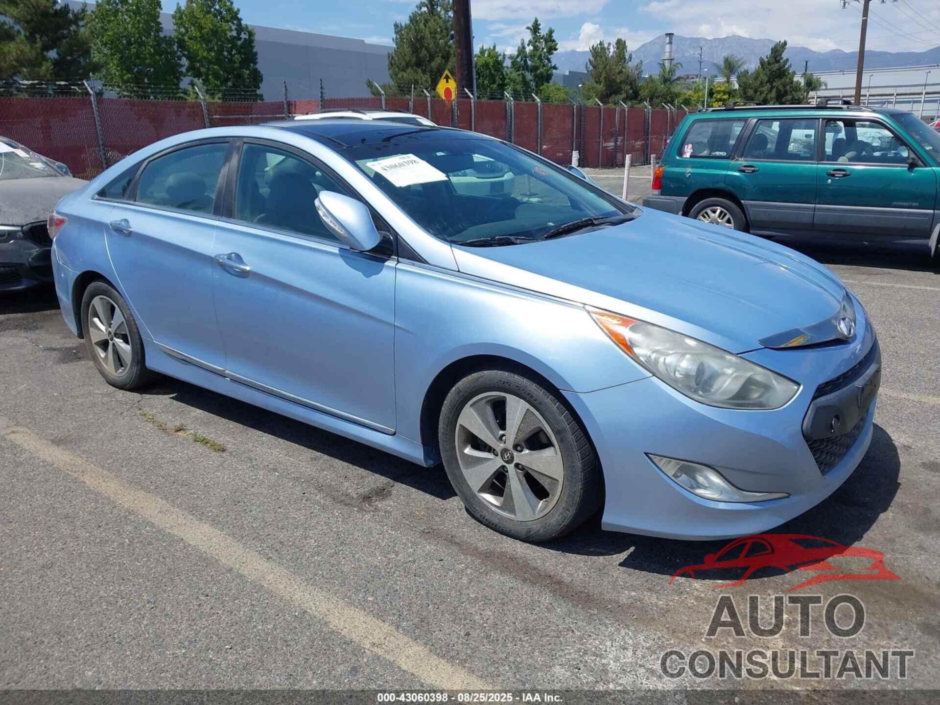 HYUNDAI SONATA HYBRID 2012 - KMHEC4A42CA023215