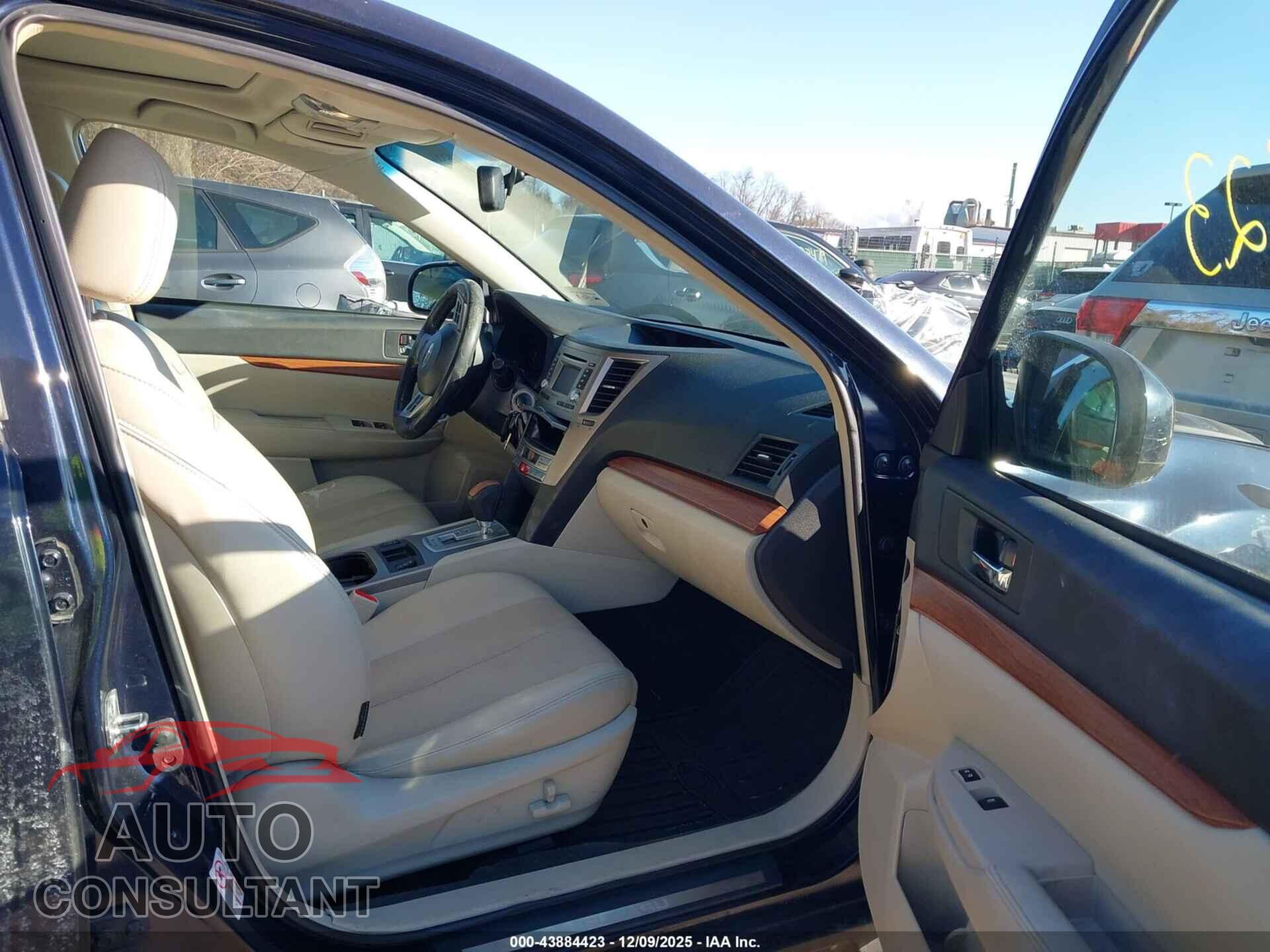 SUBARU OUTBACK 2013 - 4S4BRBKC3D3240175