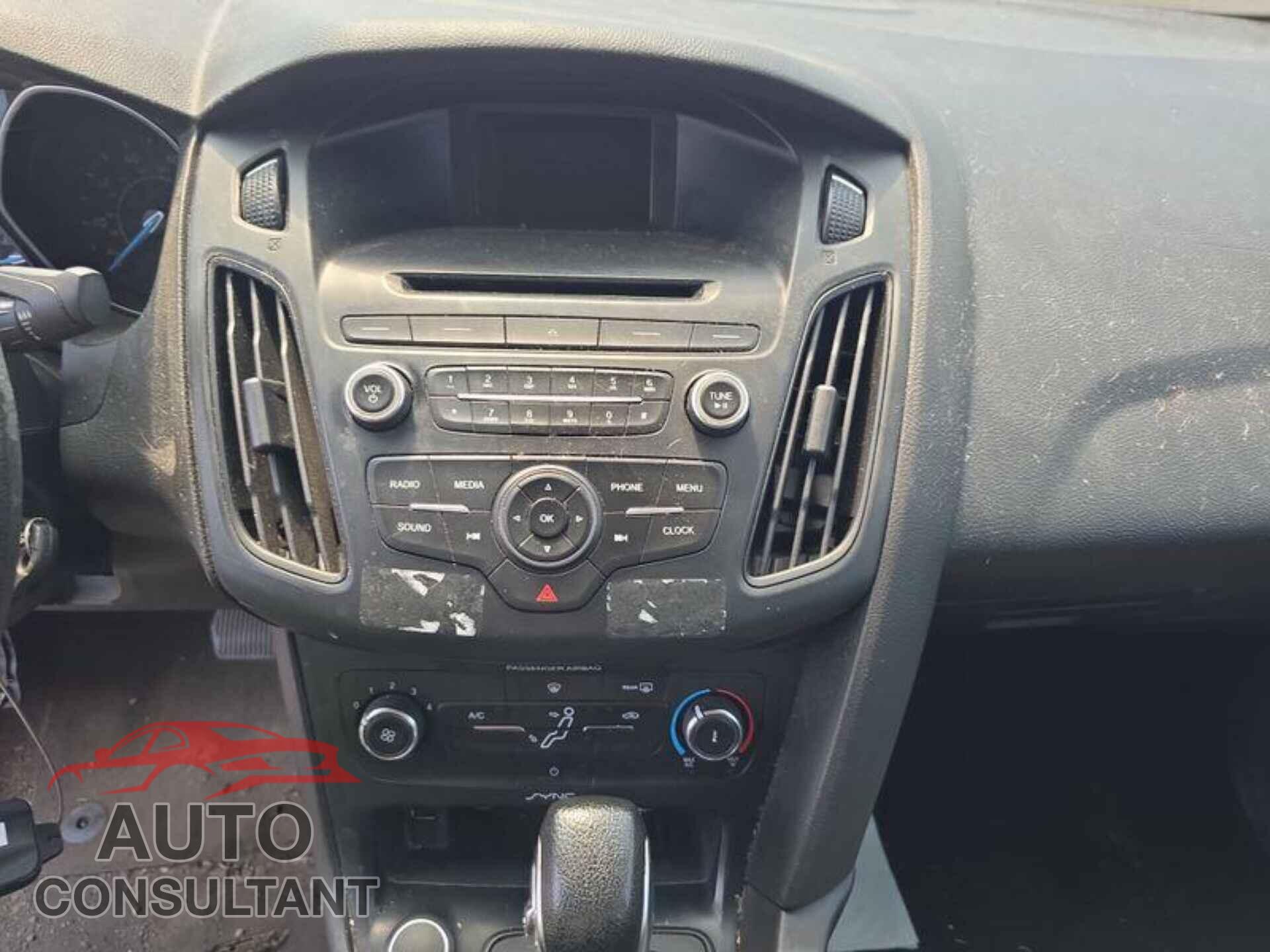 FORD FOCUS 2017 - 1FADP3E22HL212083
