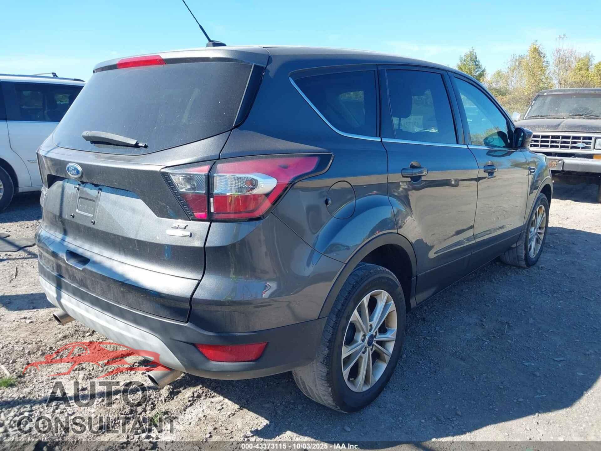 FORD ESCAPE 2017 - 1FMCU9GD8HUC83584