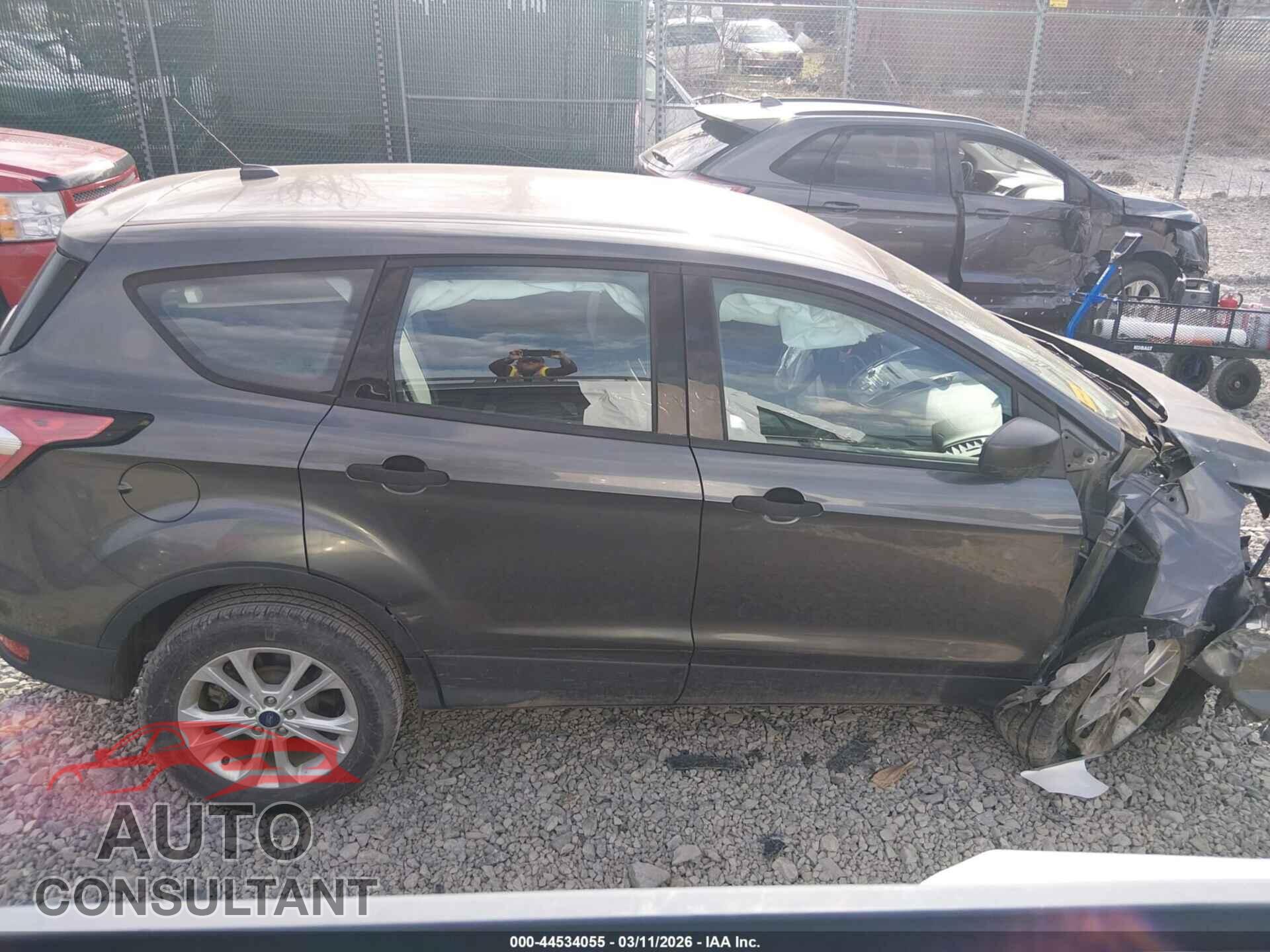 FORD ESCAPE 2017 - 1FMCU0F77HUB77294