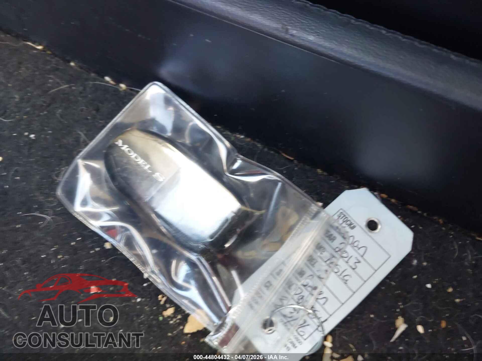 TESLA MODEL S 2013 - 5YJSA1DP4DFP05376