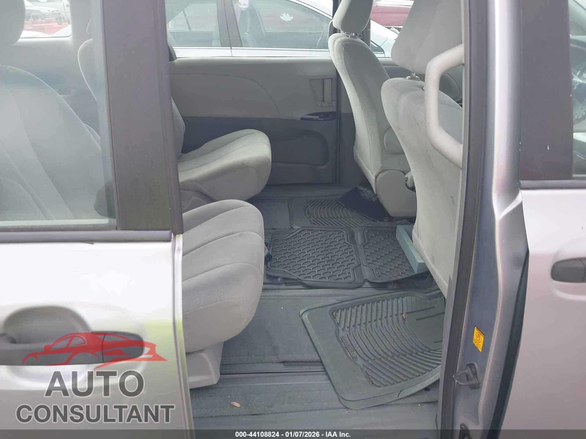 TOYOTA SIENNA 2012 - 5TDKA3DC0CS012789