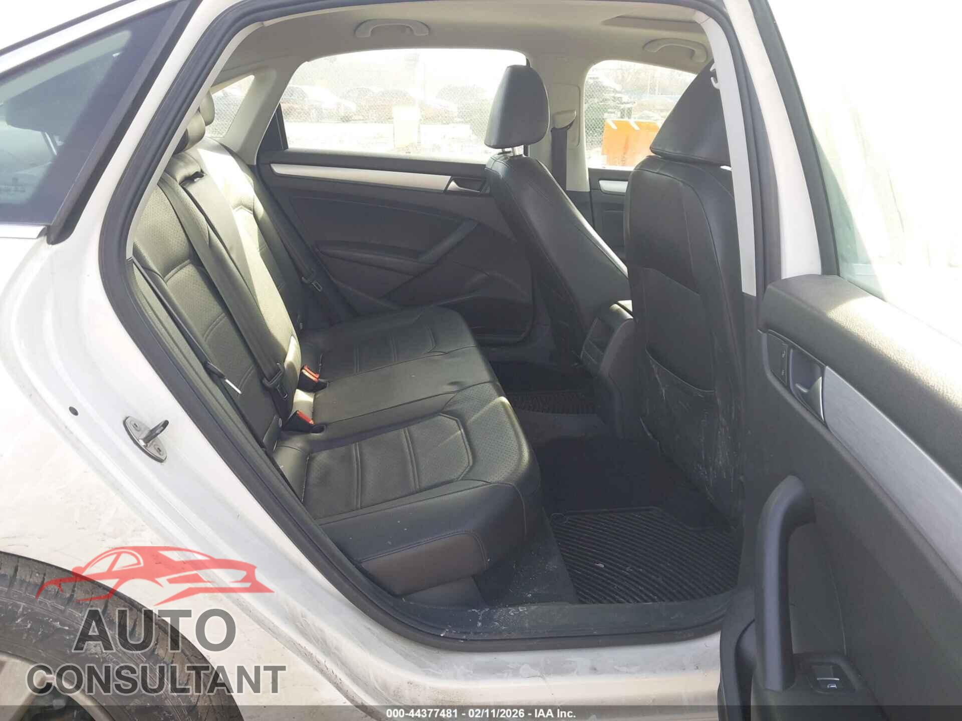 VOLKSWAGEN PASSAT 2012 - 1VWBN7A32CC024277