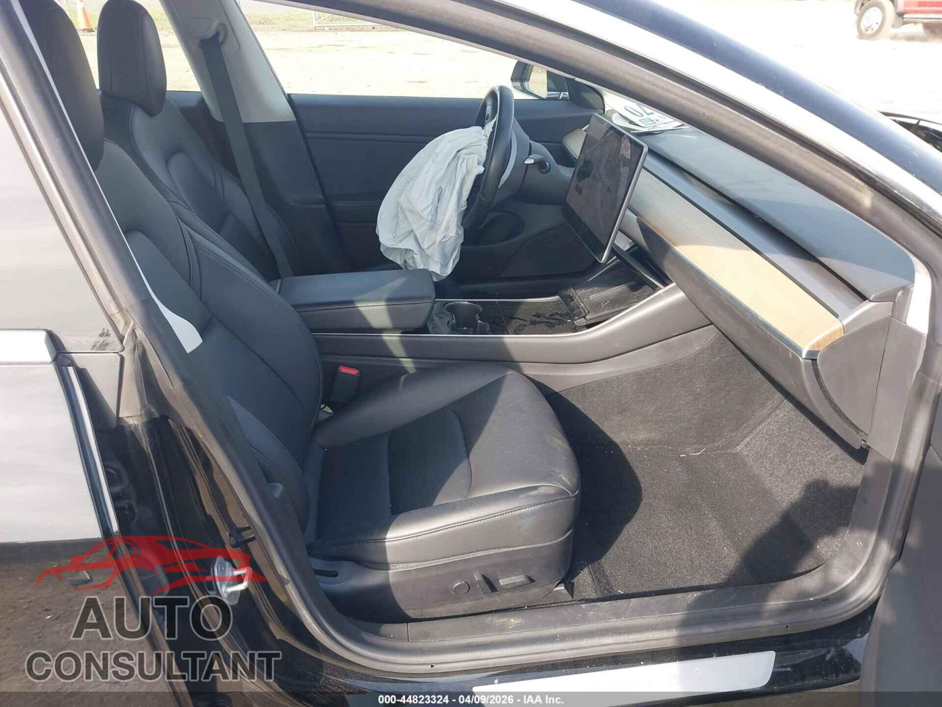 TESLA MODEL 3 2019 - 5YJ3E1EB3KF384357
