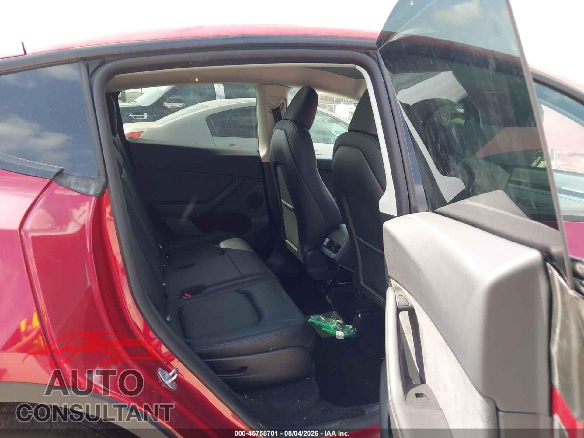 TESLA MODEL Y 2024 - 7SAYGAEE2RF210044