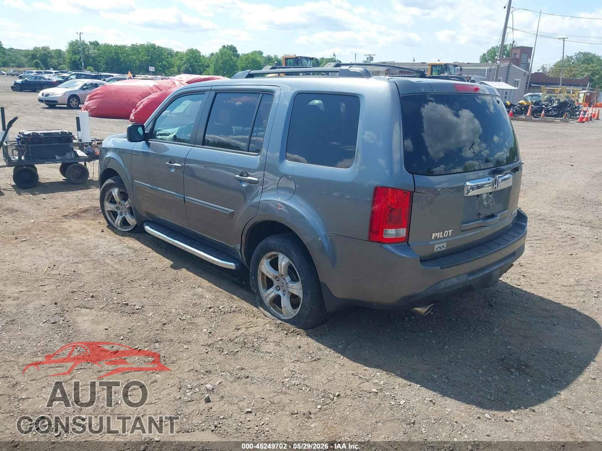 HONDA PILOT 2013 - 5FNYF4H48DB044609