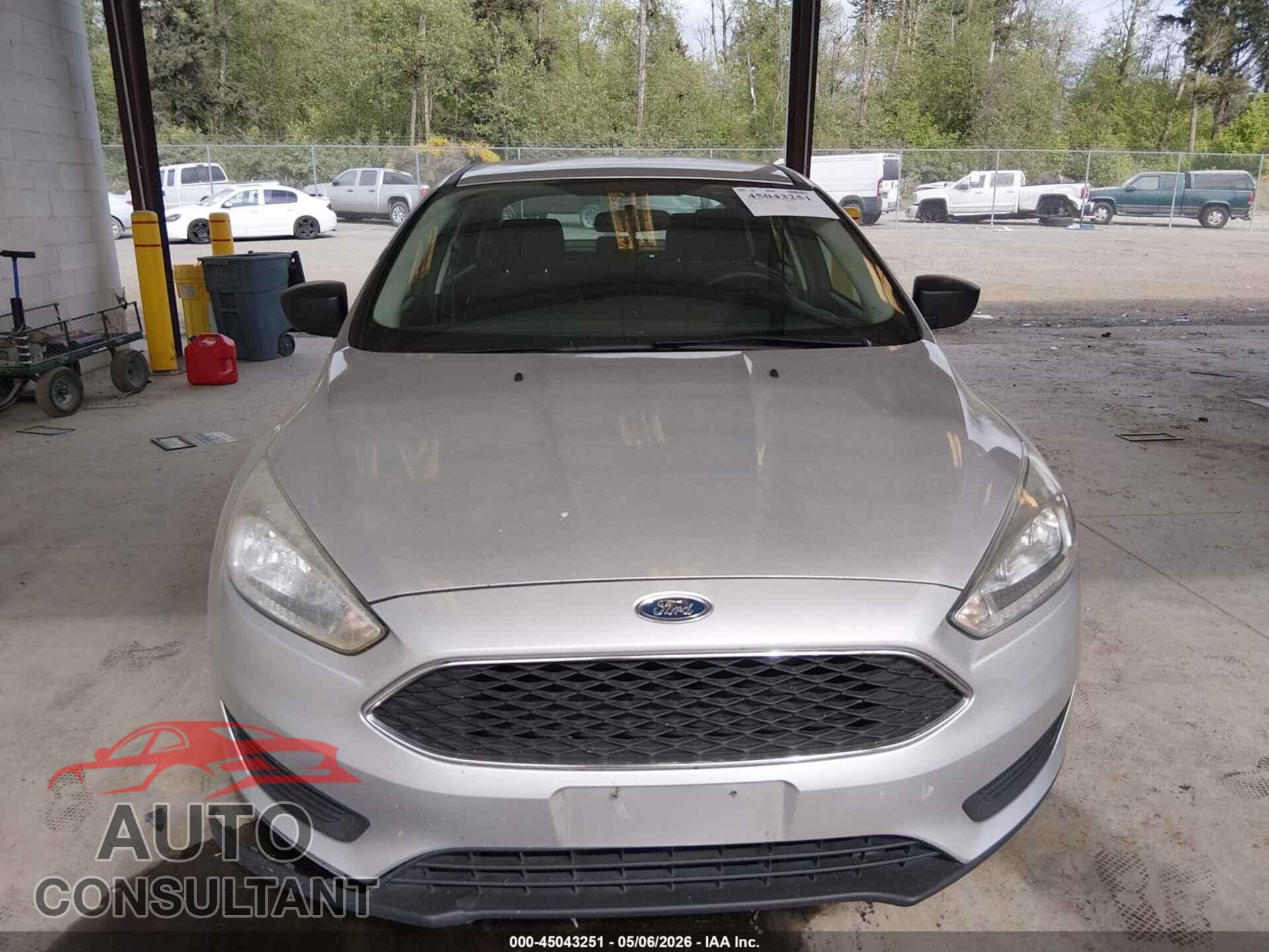 FORD FOCUS 2015 - 1FADP3E28FL281728