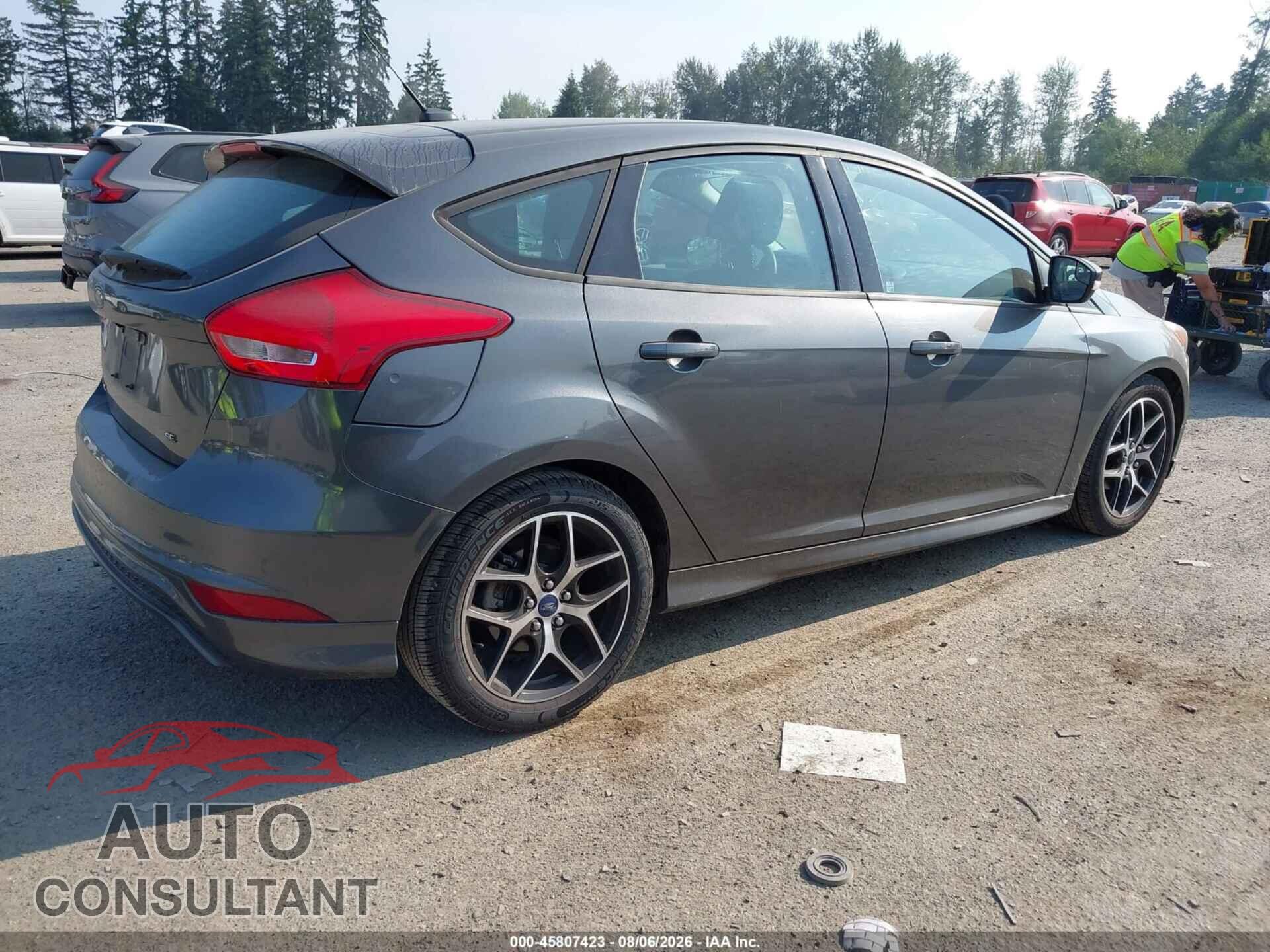 FORD FOCUS 2015 - 1FADP3K2XFL211393