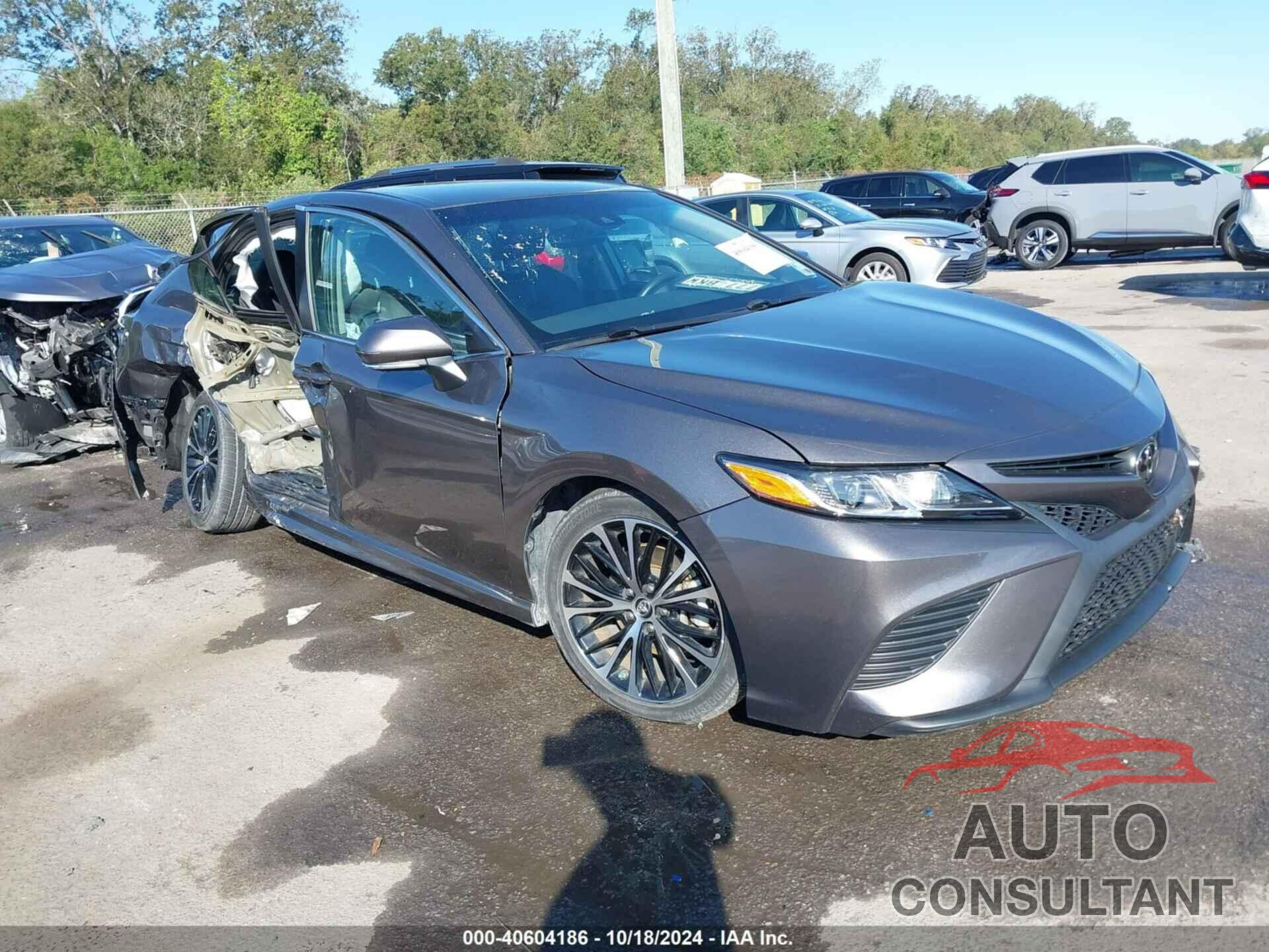 TOYOTA CAMRY 2018 - 4T1B11HK3JU510186