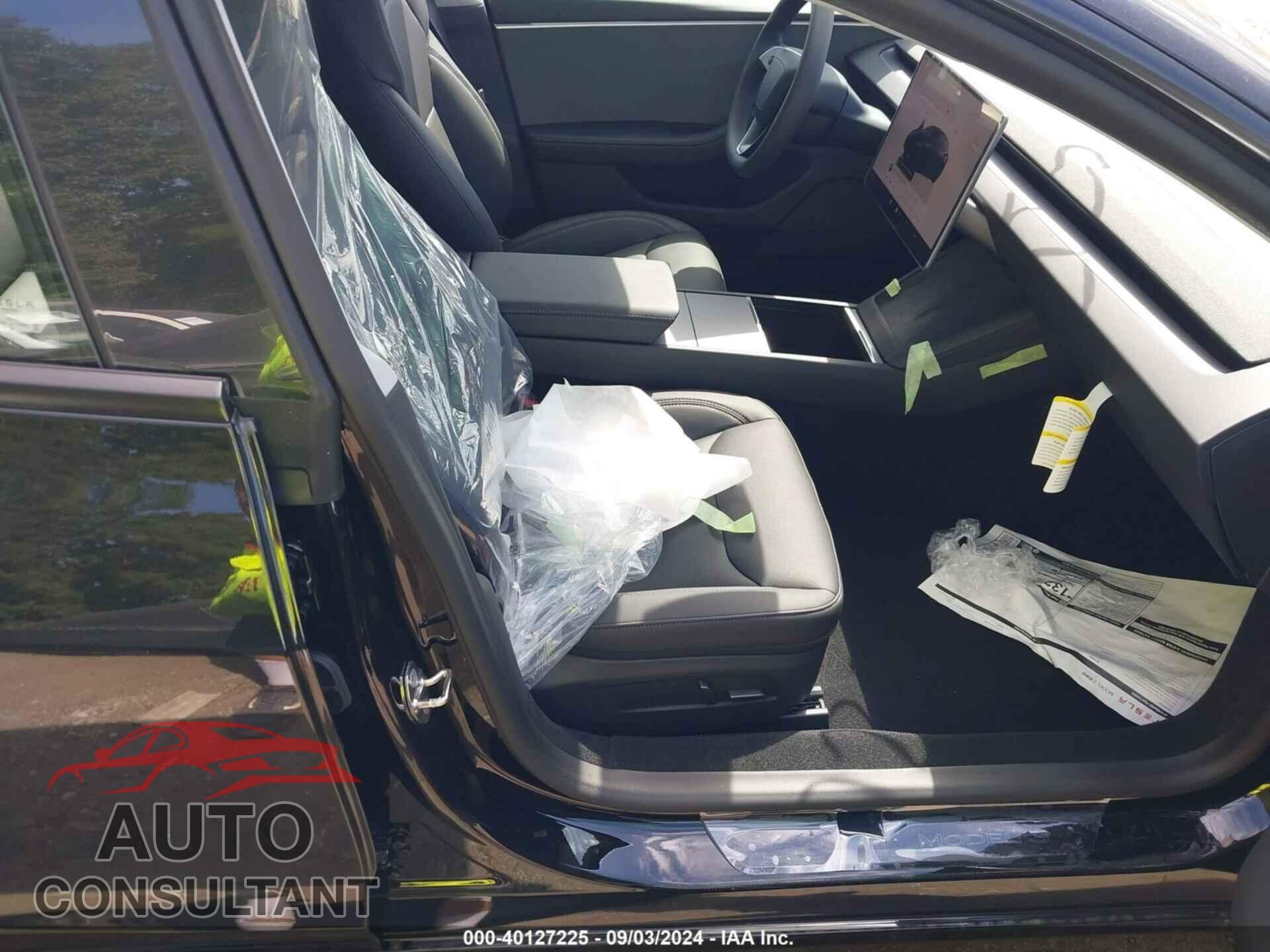TESLA MODEL 3 2024 - 5YJ3E1EA3RF815264
