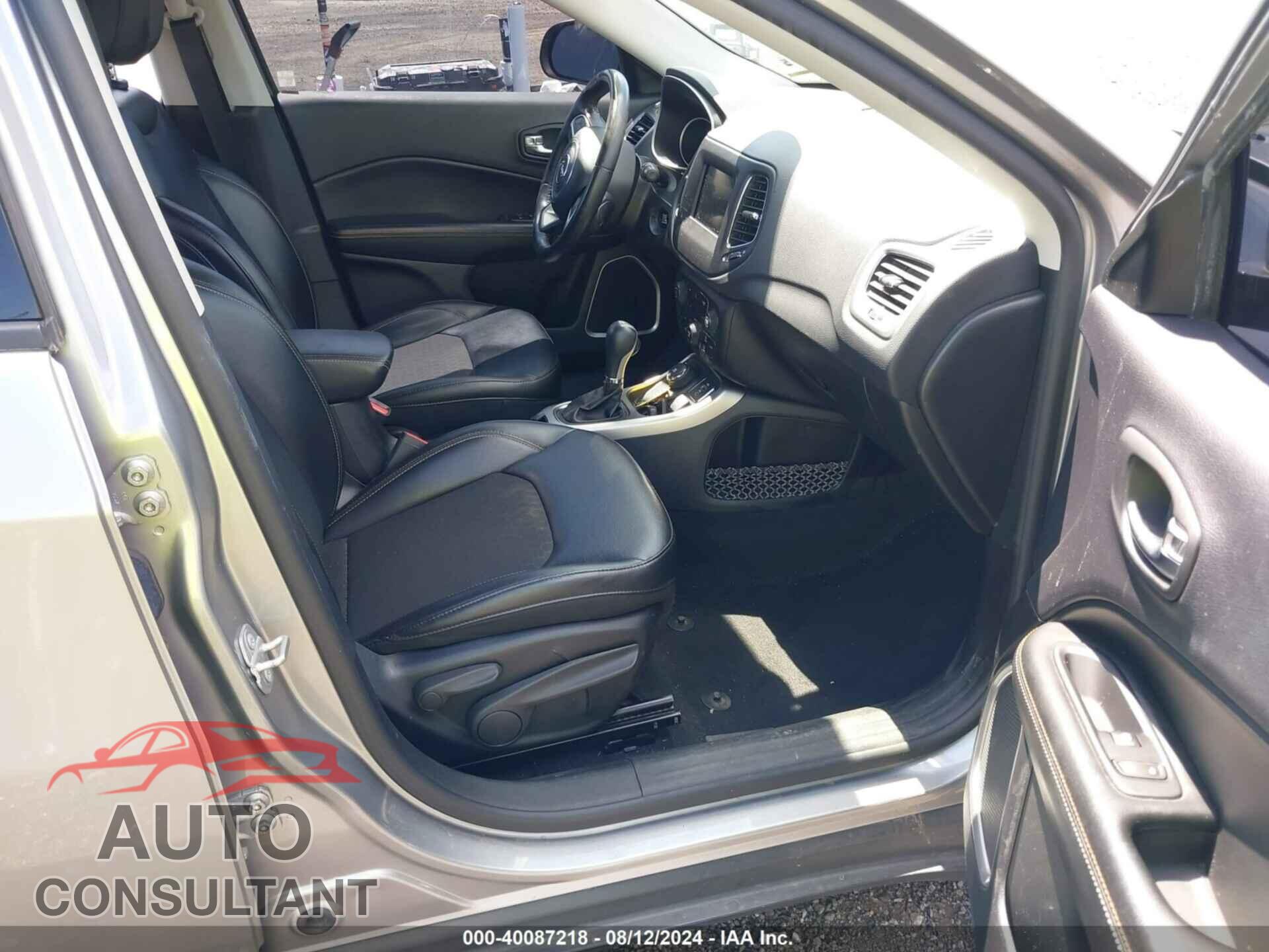 JEEP COMPASS 2018 - 3C4NJDBB2JT321096