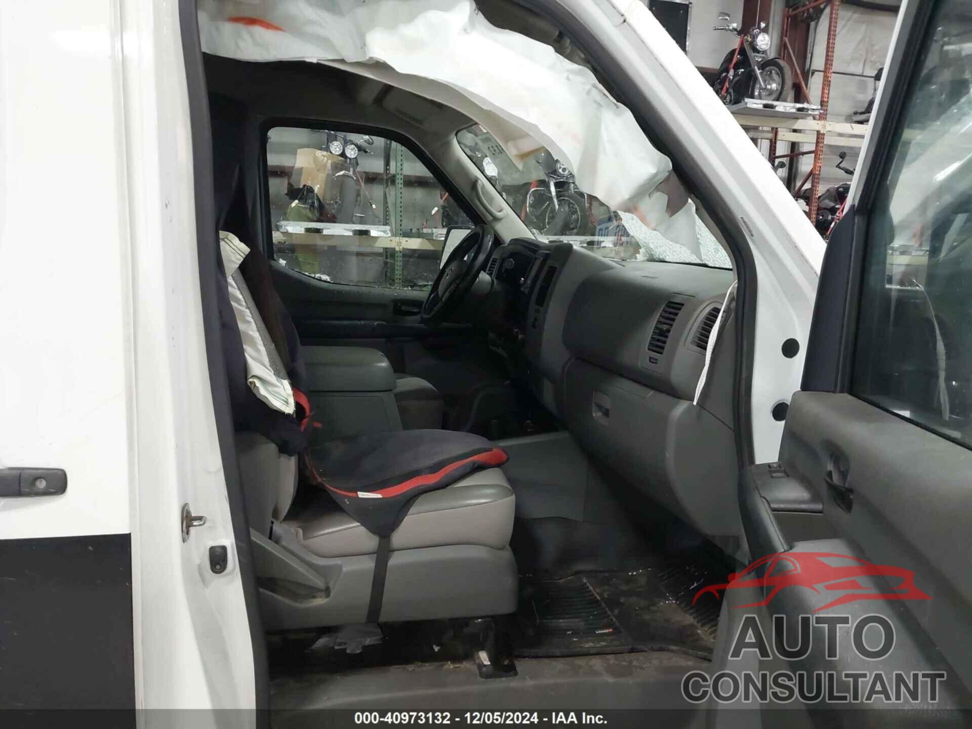 NISSAN NV CARGO NV2500 HD 2019 - 1N6AF0LY6KN804133