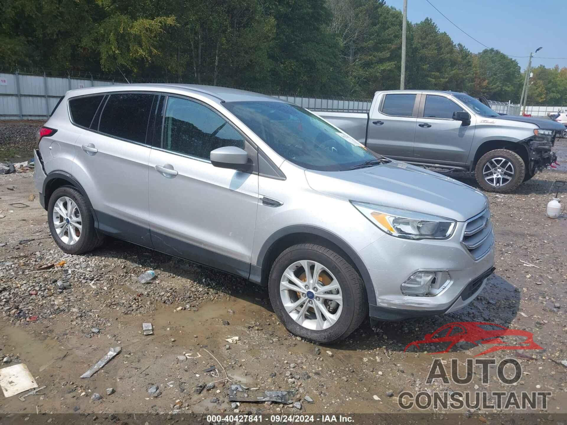 FORD ESCAPE 2017 - 1FMCU0GDXHUE43086
