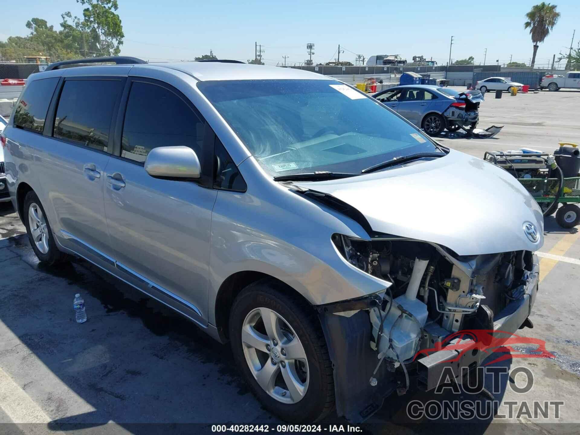 TOYOTA SIENNA 2017 - 5TDKZ3DC5HS804520