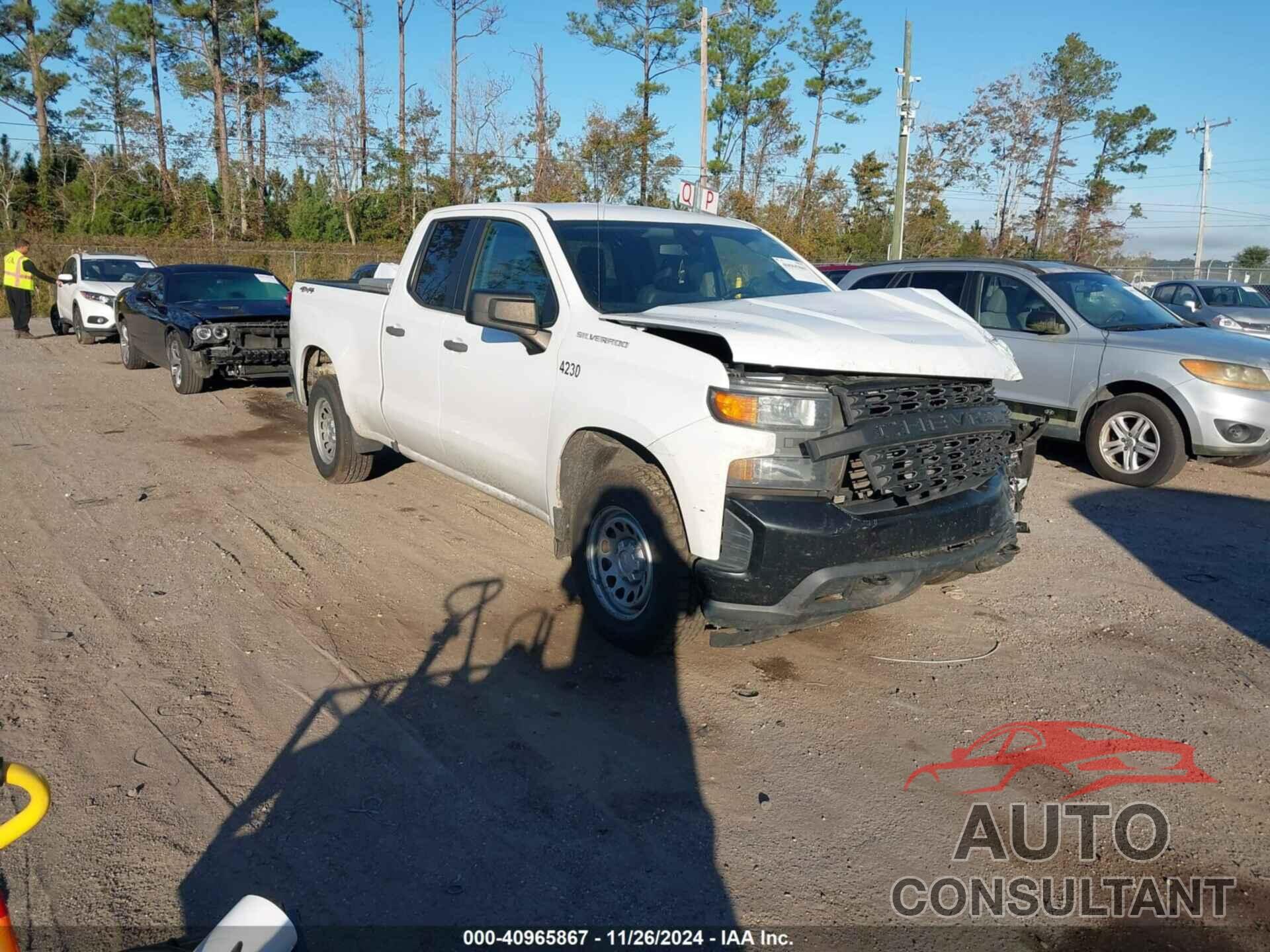 CHEVROLET SILVERADO 1500 2019 - 1GCRYAEH5KZ212458