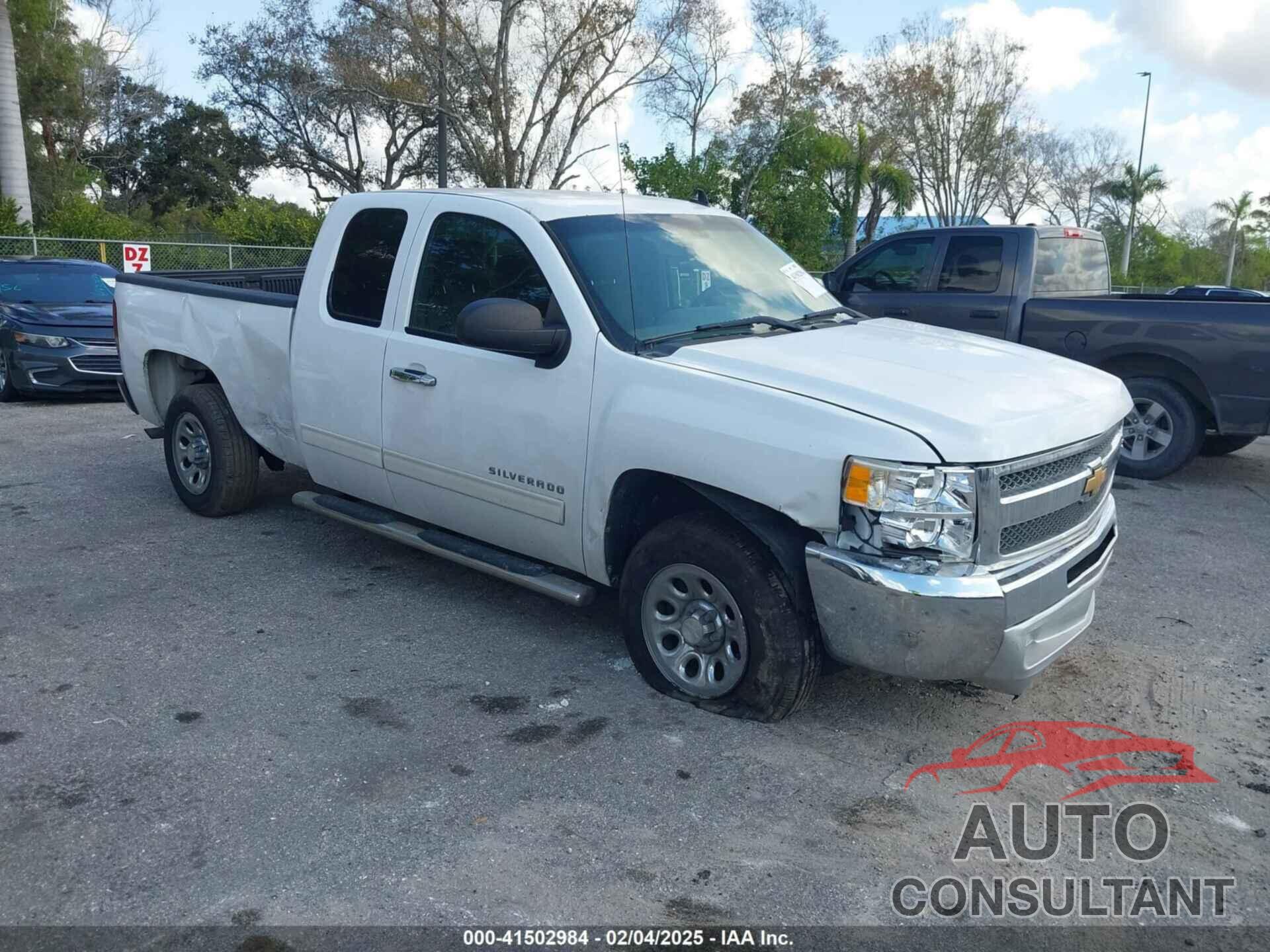 CHEVROLET SILVERADO 1500 2013 - 1GCRCREA5DZ317410