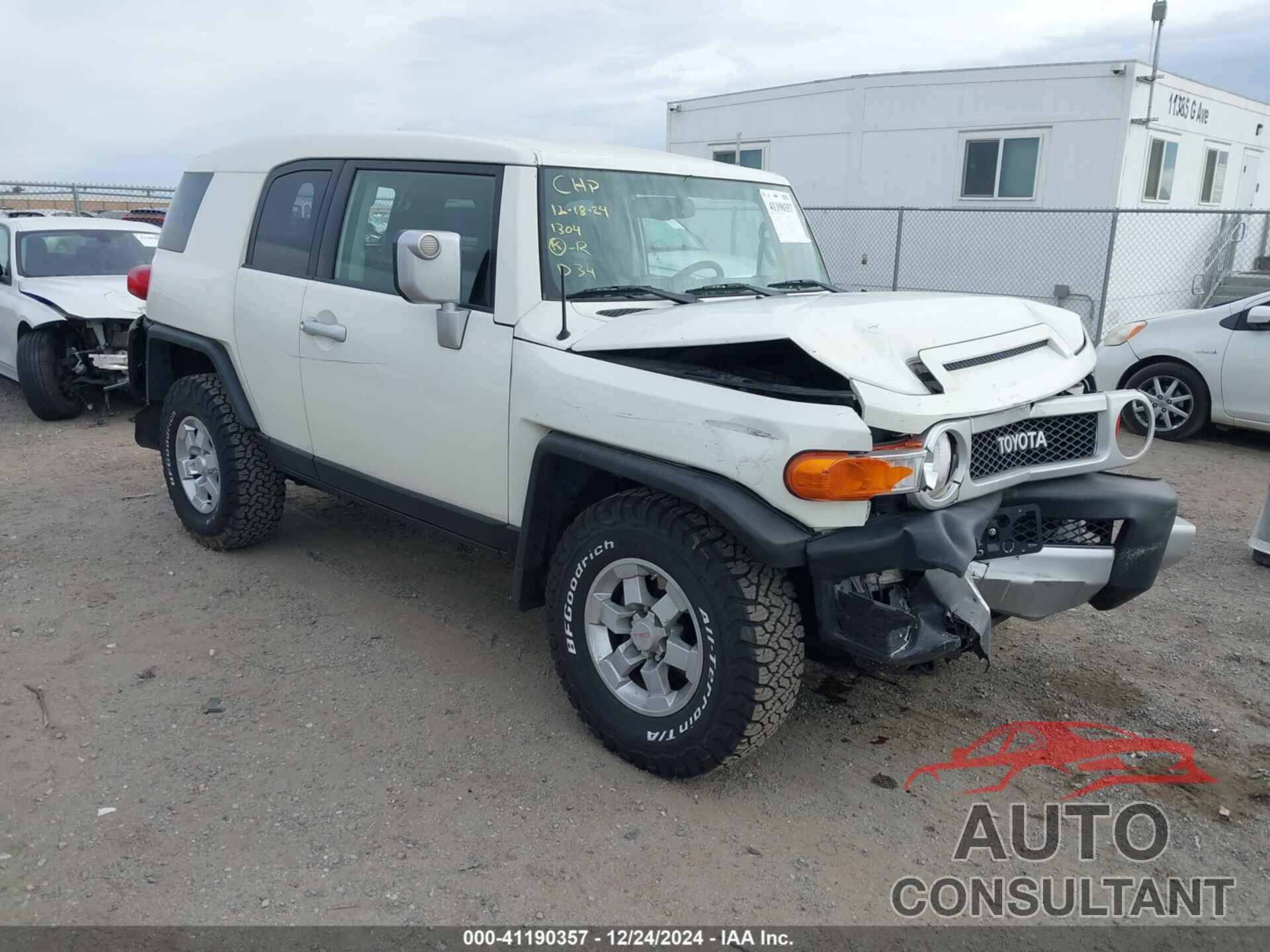TOYOTA FJ CRUISER 2010 - JTEZU4BFXAK008905