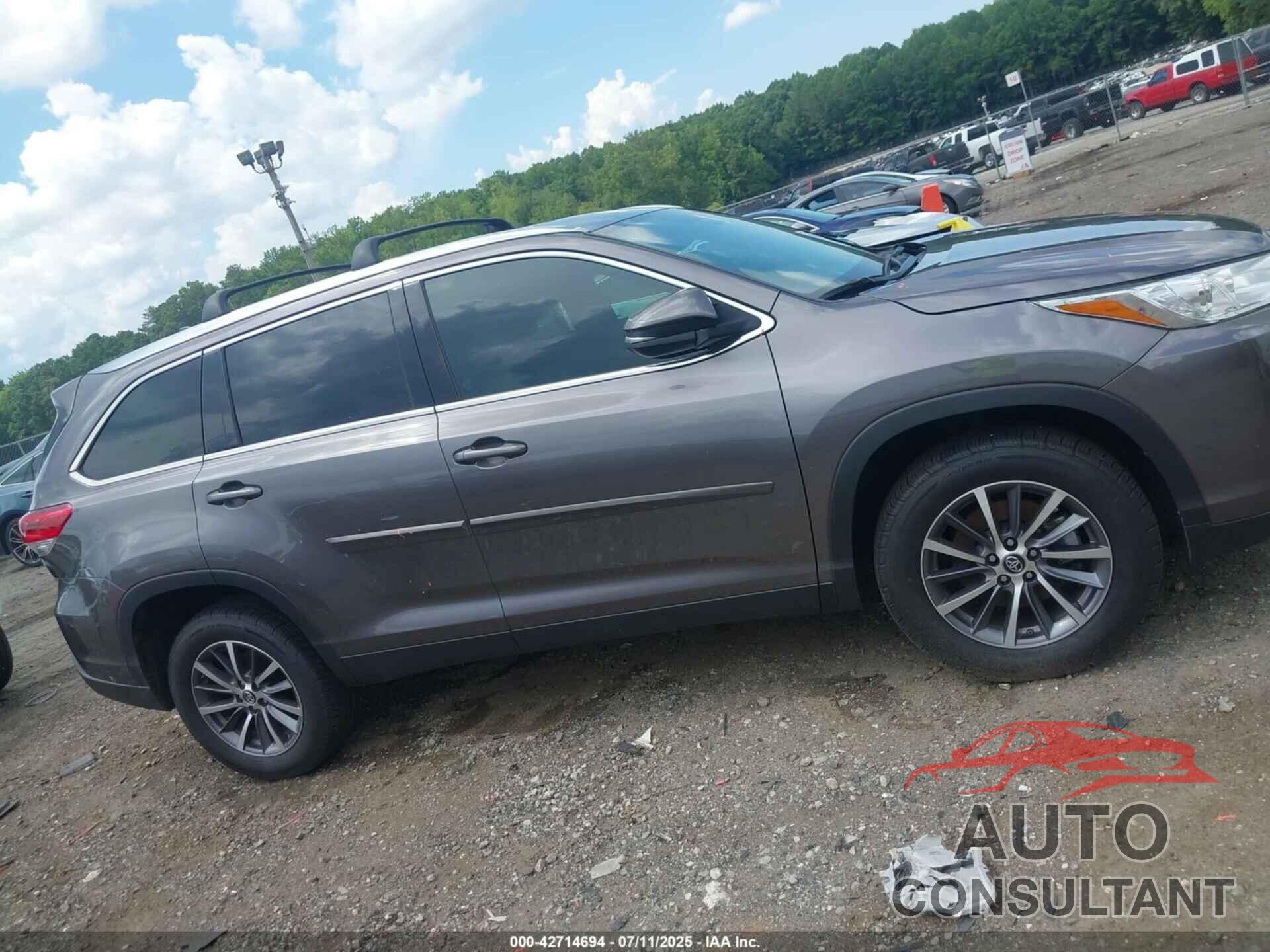 TOYOTA HIGHLANDER 2019 - 5TDKZRFH7KS318956