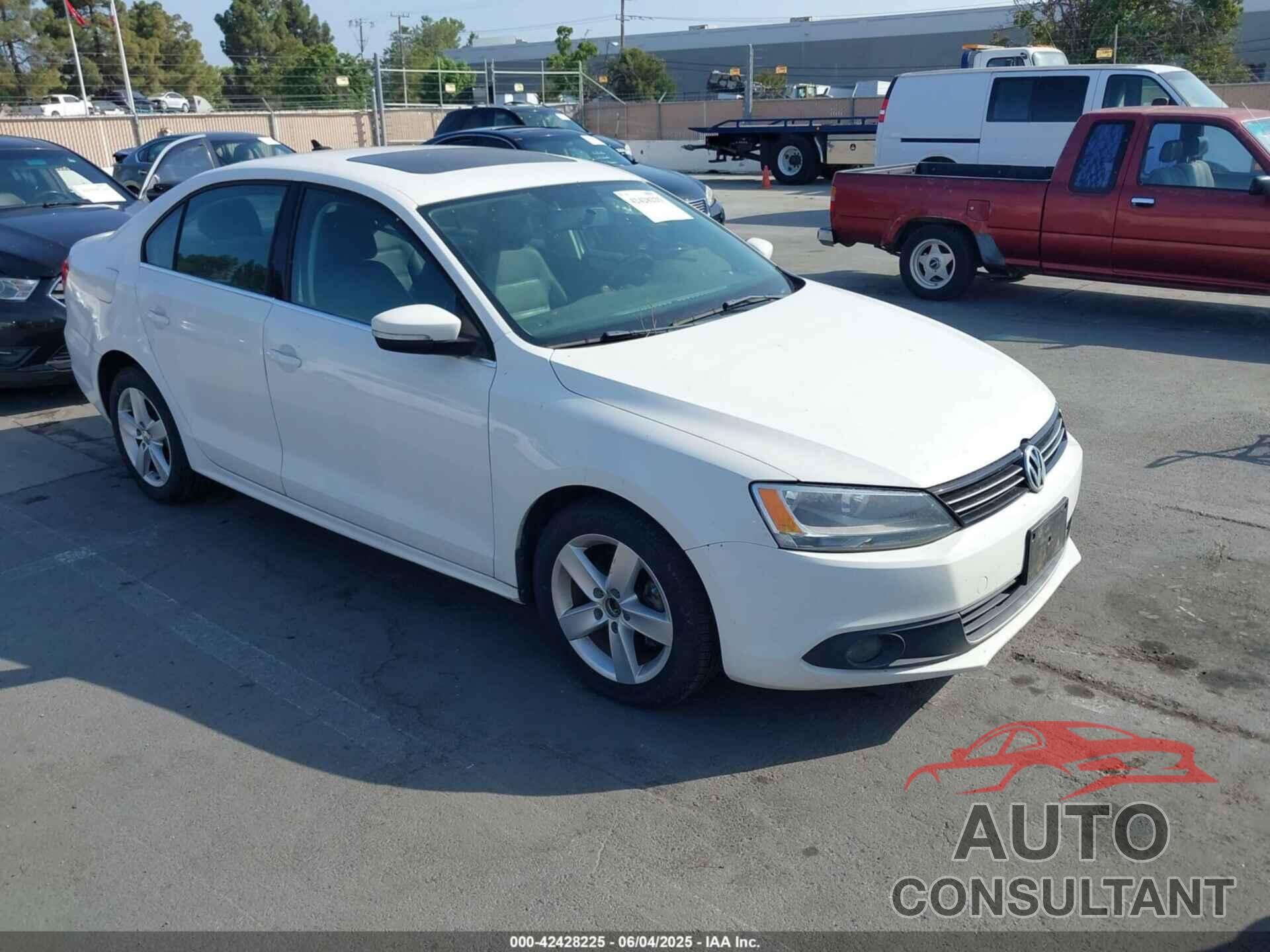 VOLKSWAGEN JETTA 2011 - 3VWLL7AJ9BM125404