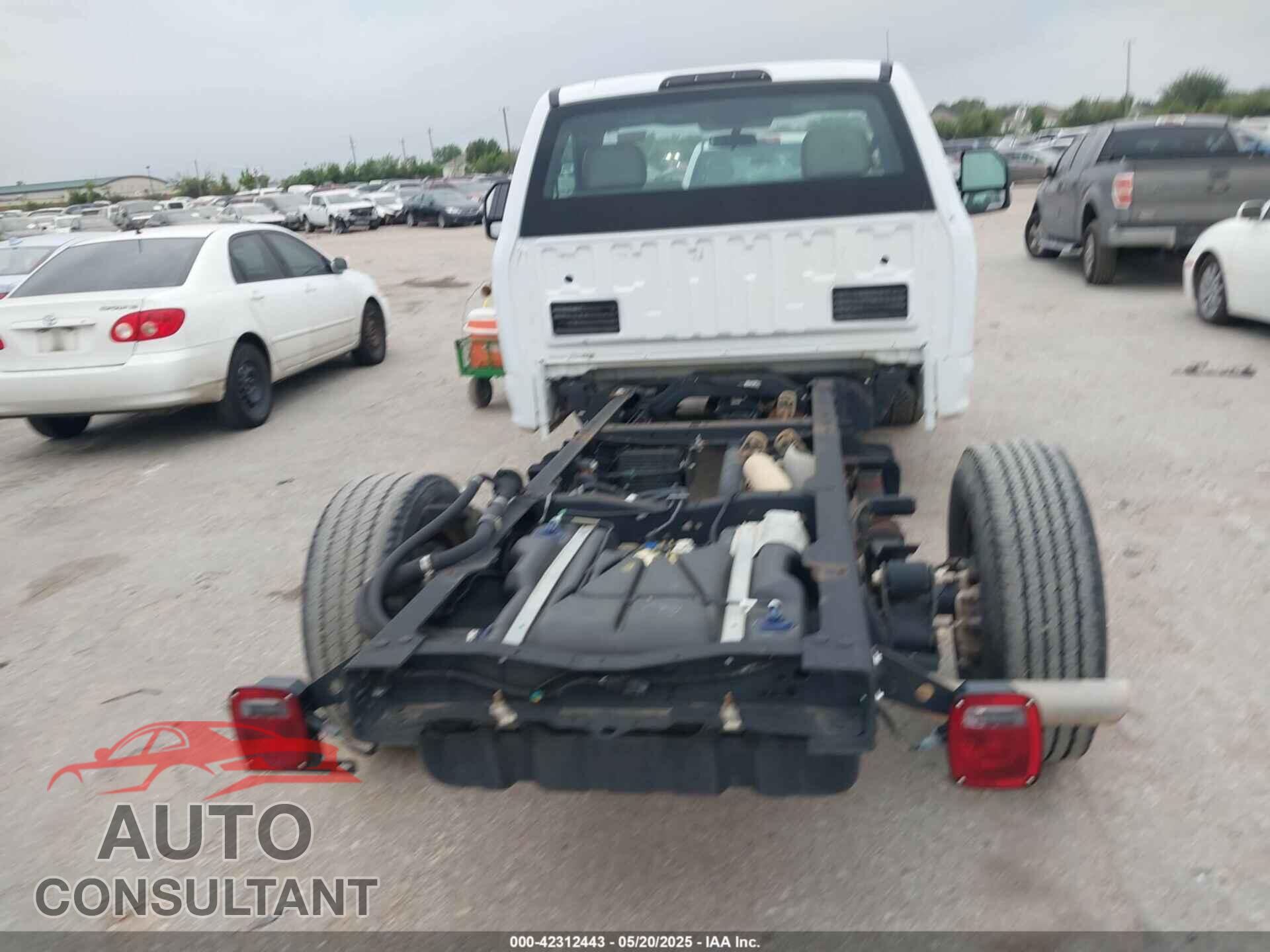 FORD F-350 CHASSIS 2017 - 1FDRF3E67HEE28260