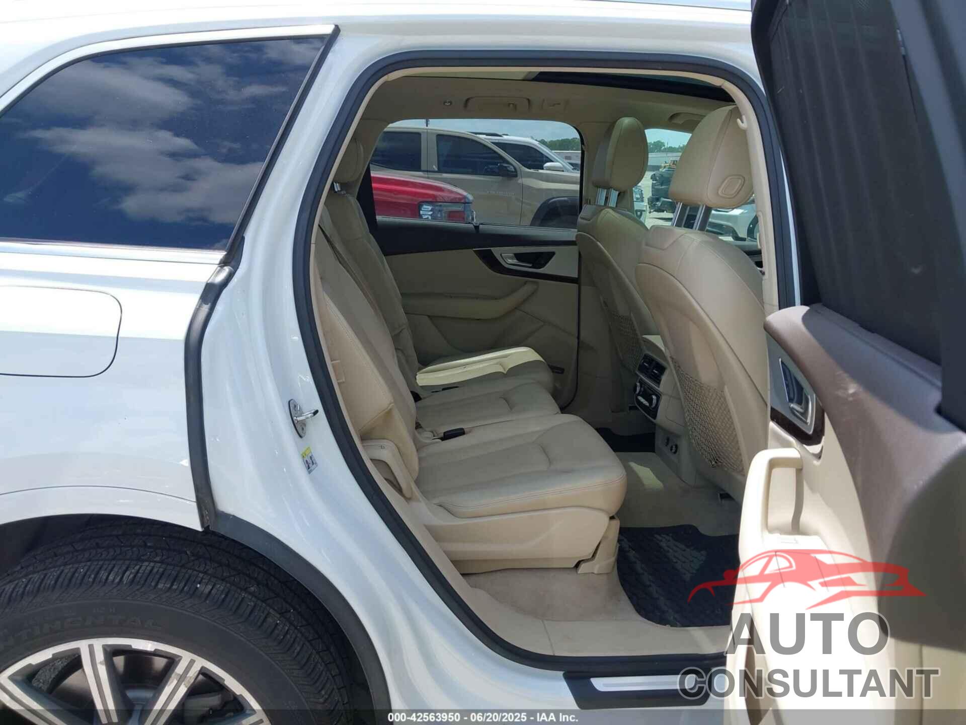 AUDI Q7 2019 - WA1LHAF79KD025758
