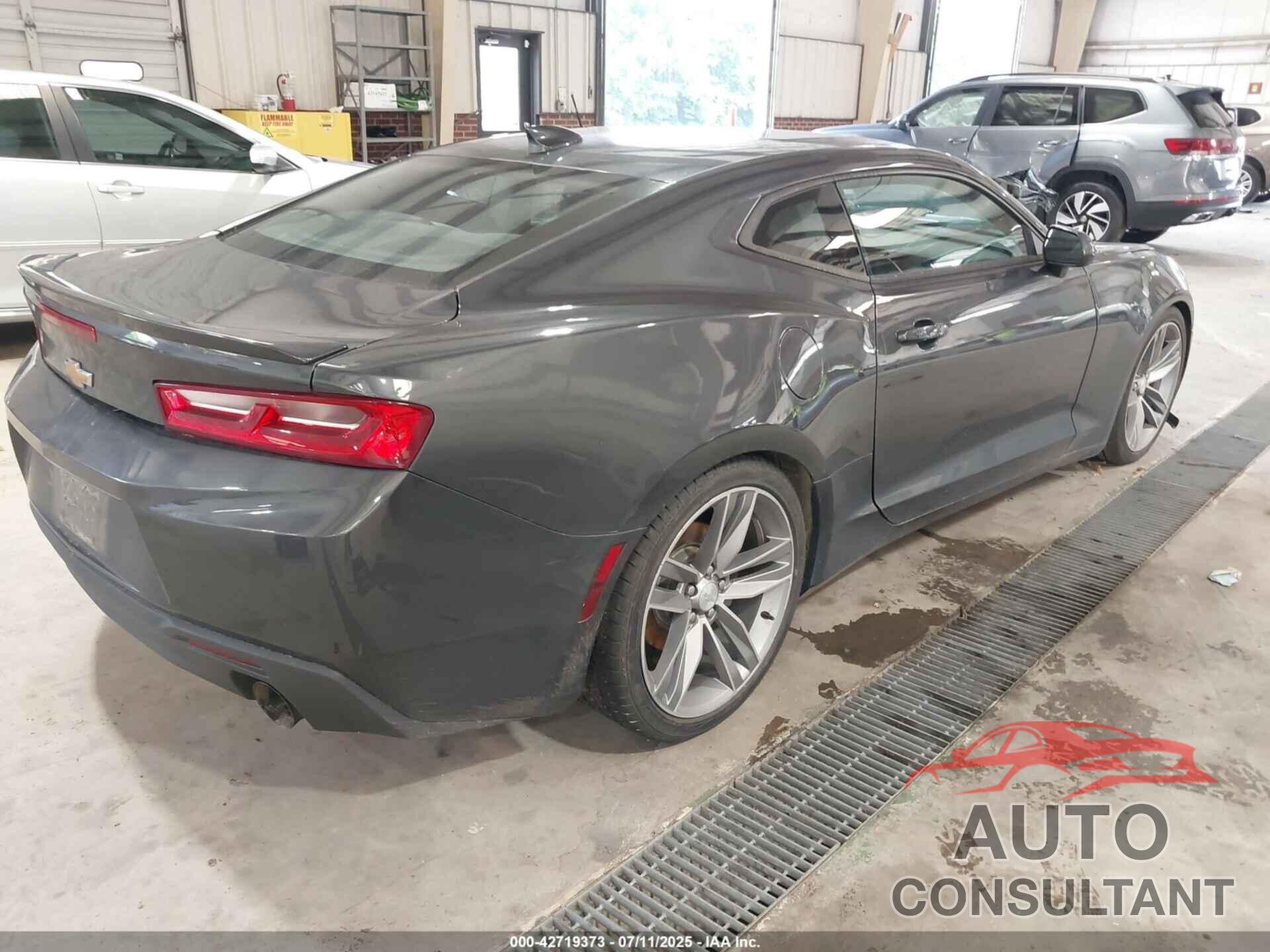 CHEVROLET CAMARO 2018 - 1G1FB1RX4J0188431