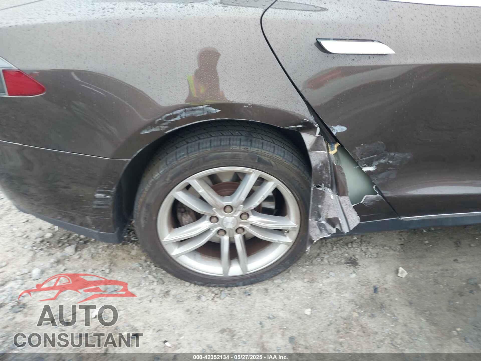 TESLA MODEL S 2013 - 5YJSA1CG0DFP14013