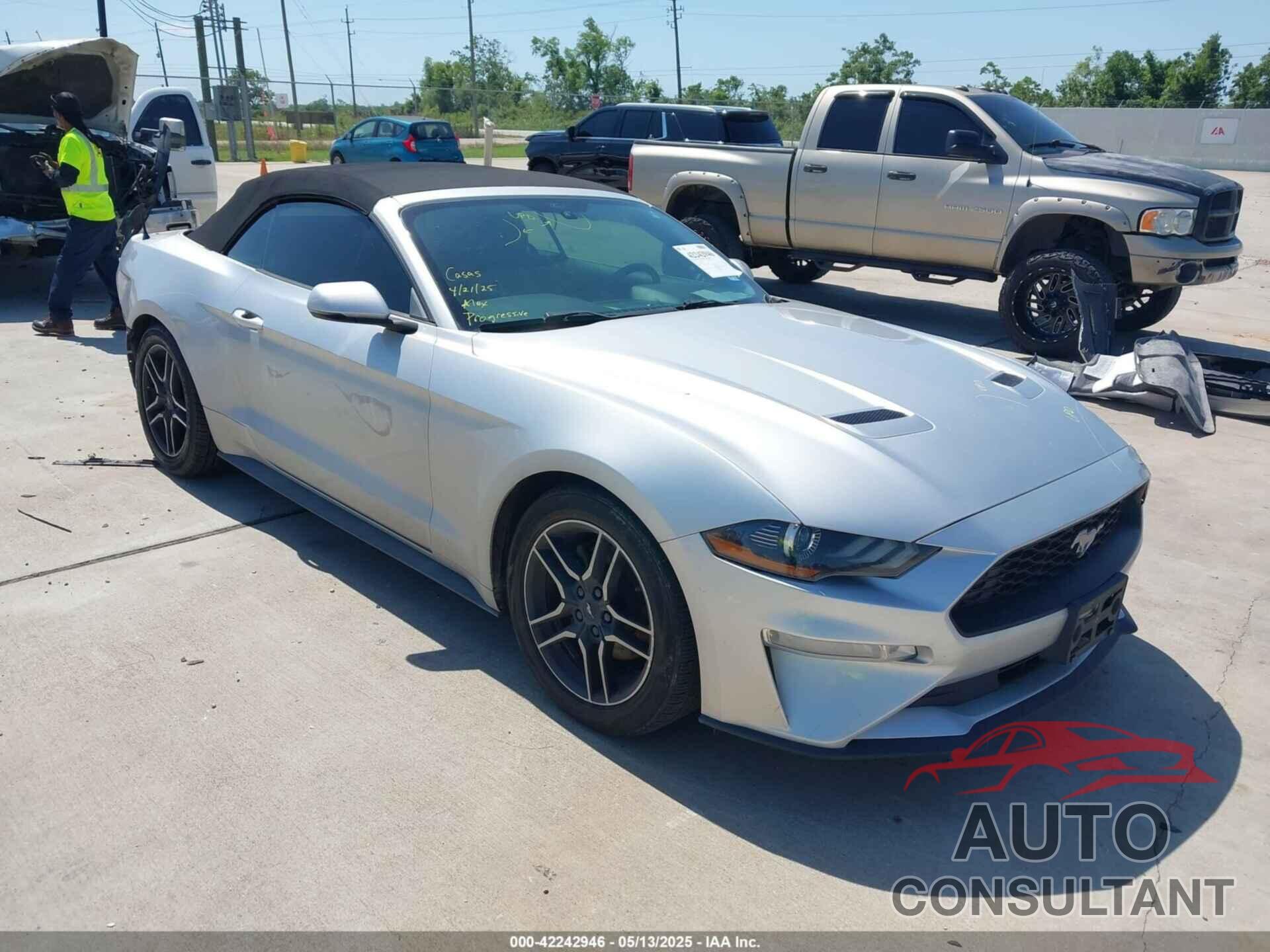FORD MUSTANG 2018 - 1FATP8UH5J5111337