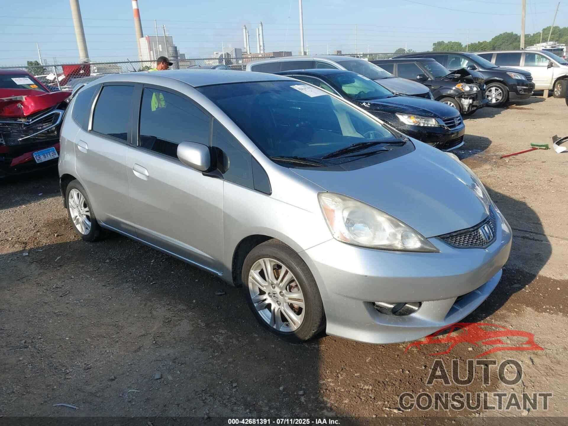 HONDA FIT 2011 - JHMGE8H58BC011245