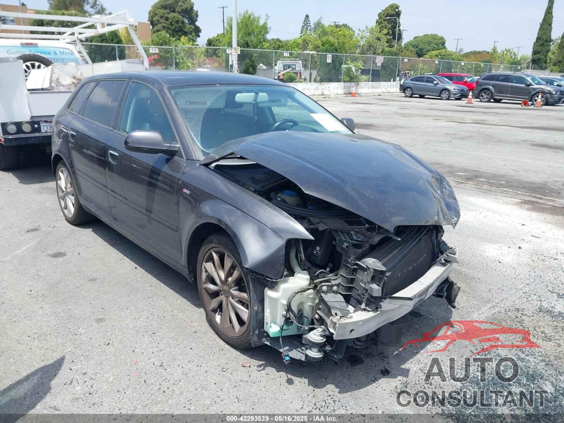 AUDI A3 2012 - WAUBJAFM8CA130724