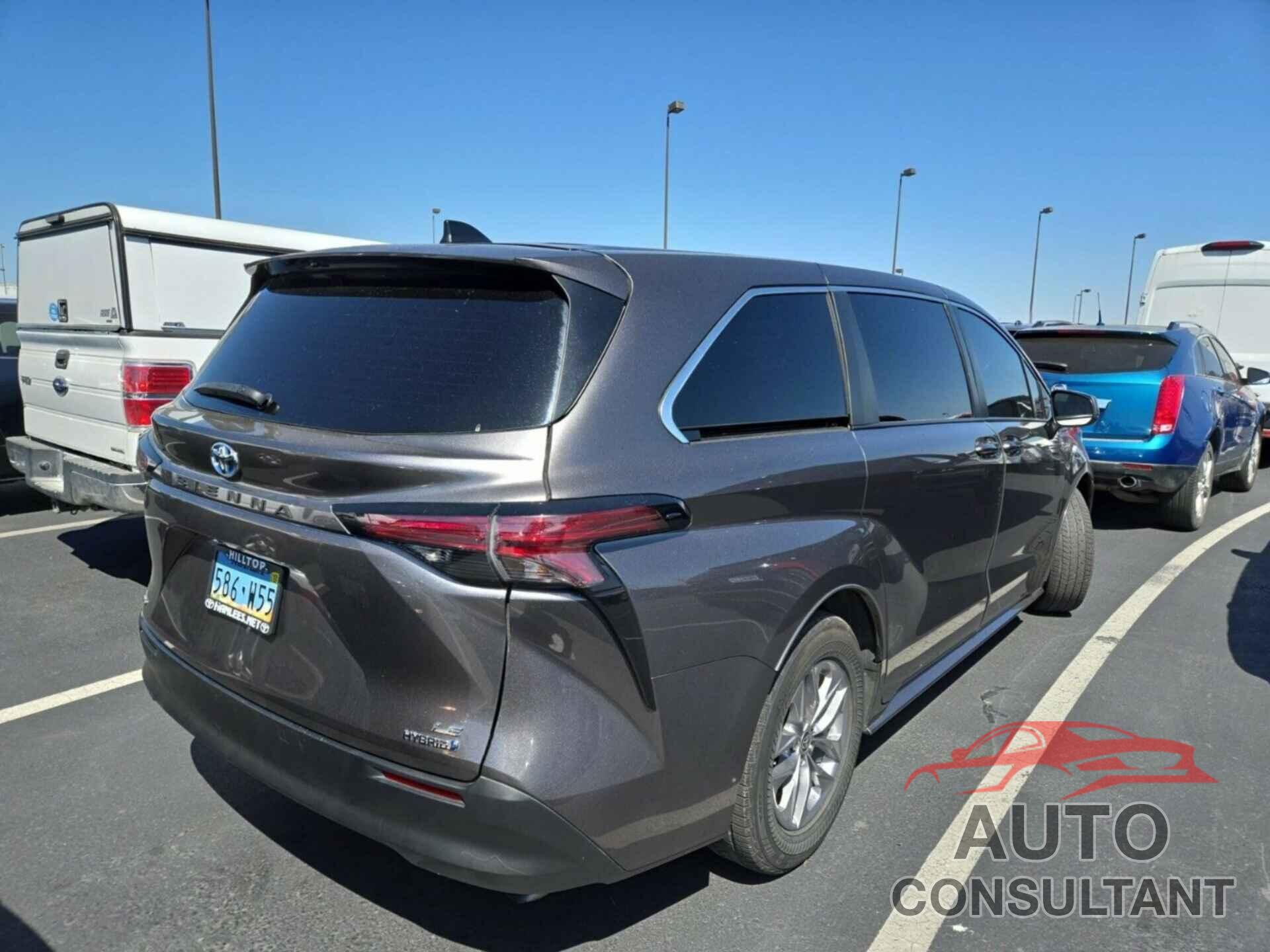 TOYOTA SIENNA 2022 - 5TDKSKFC6NS069991
