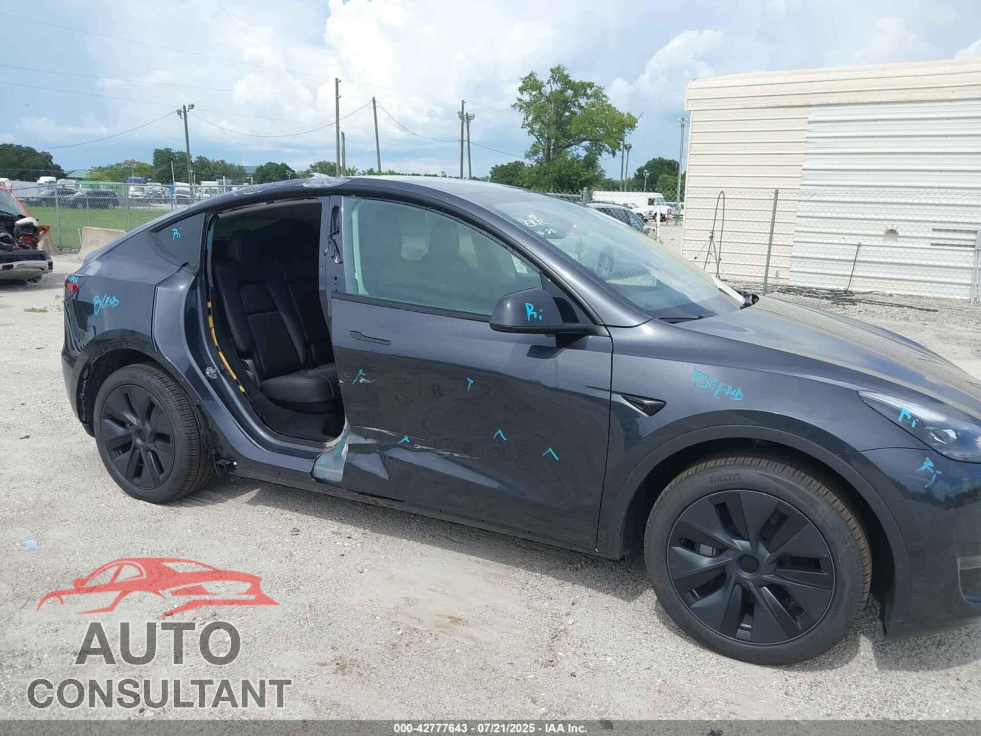 TESLA MODEL Y 2024 - 7SAYGDED3RF163552