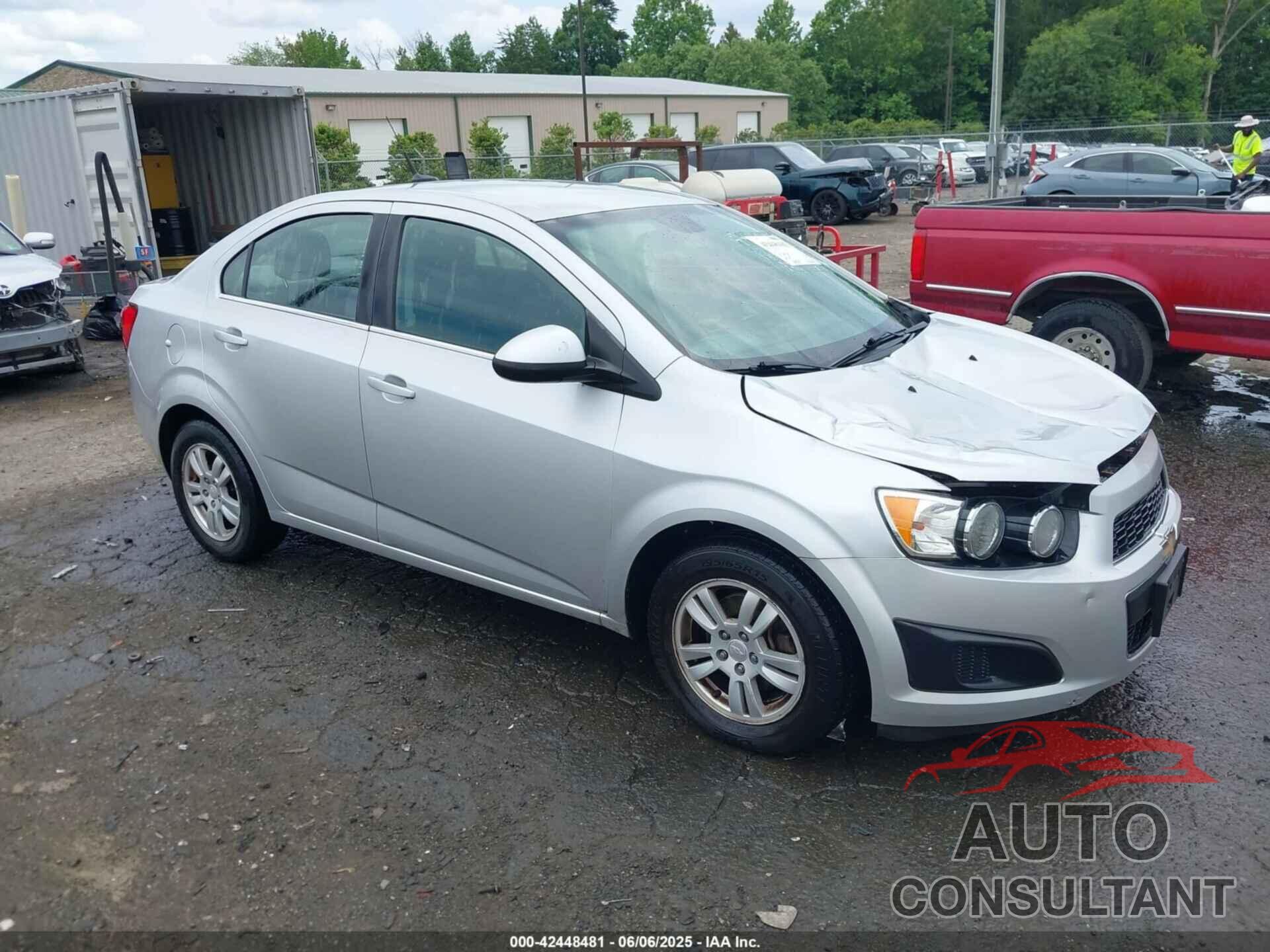 CHEVROLET SONIC 2013 - 1G1JC5SH8D4255160