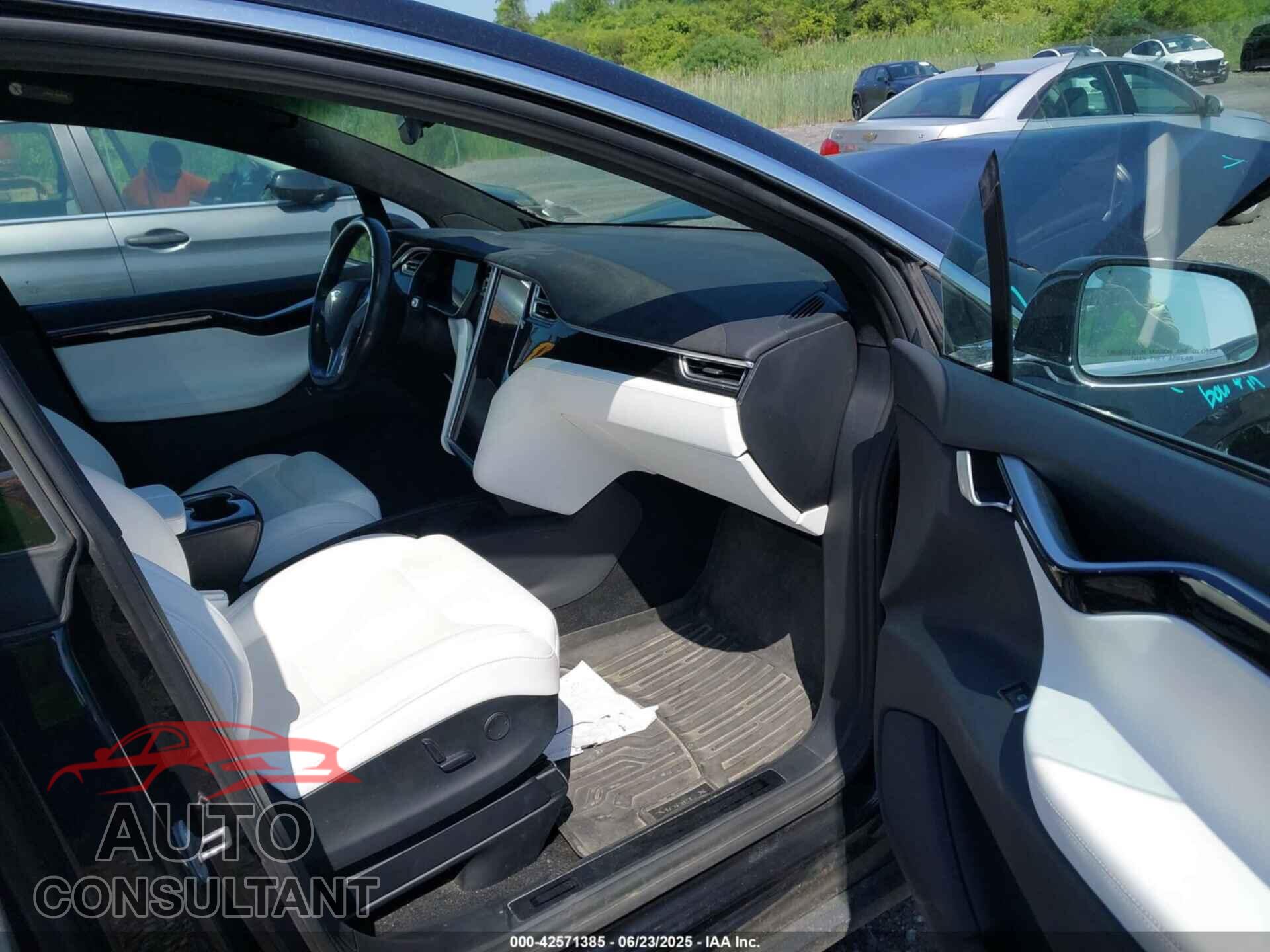 TESLA MODEL X 2017 - 5YJXCAE25HF044112