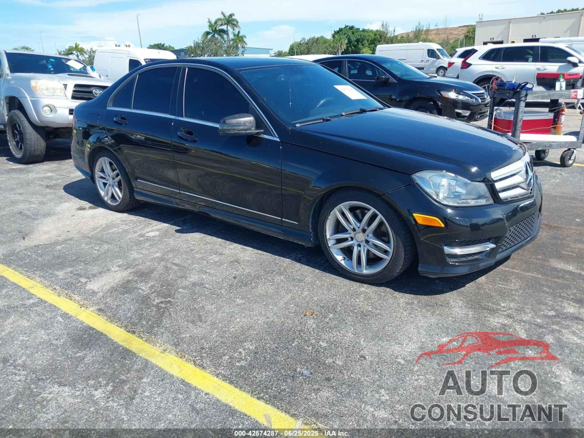 MERCEDES-BENZ C 300 2013 - WDDGF8AB1DA770998