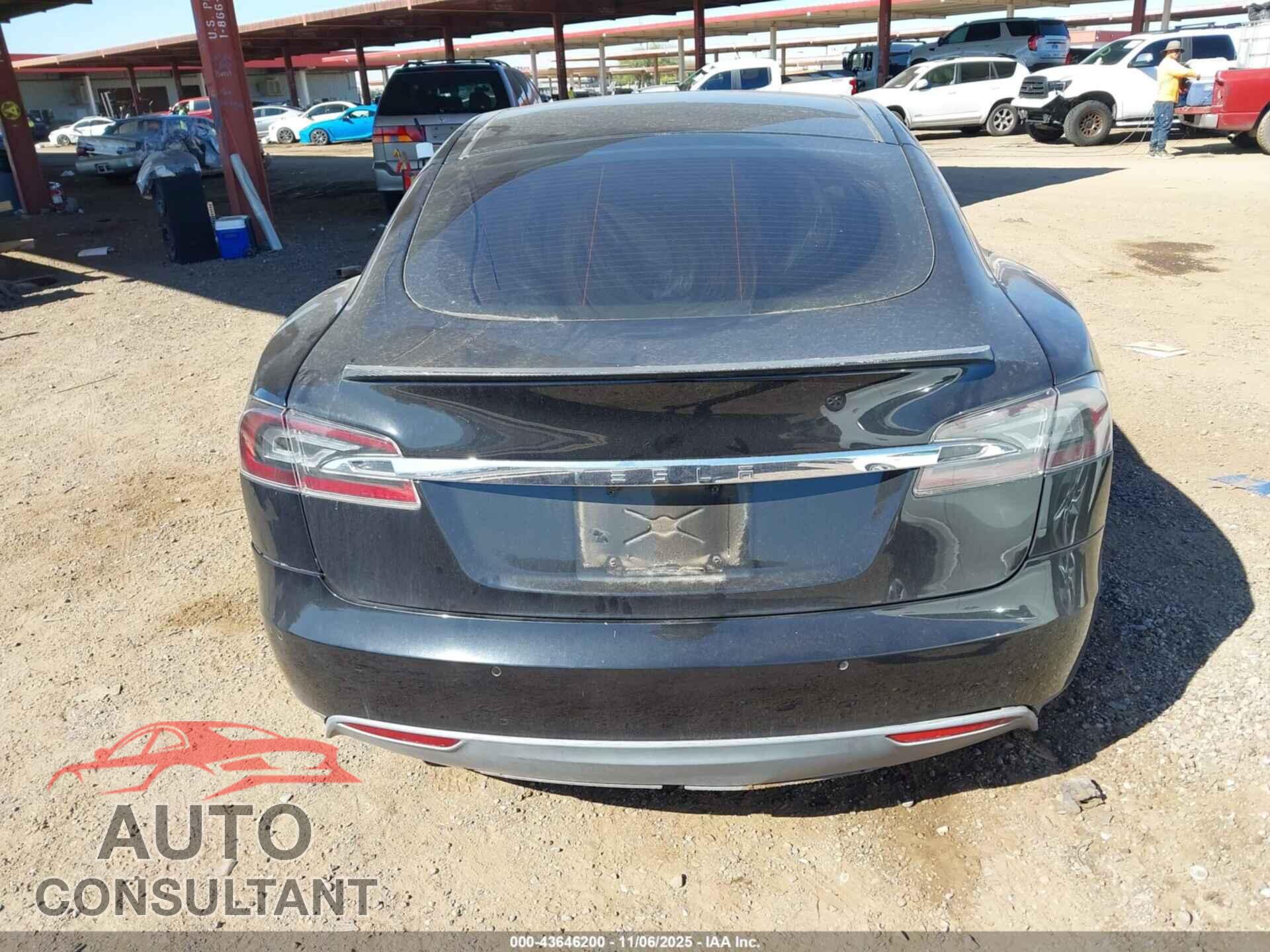 TESLA MODEL S 2015 - 5YJSA1H43FF082531