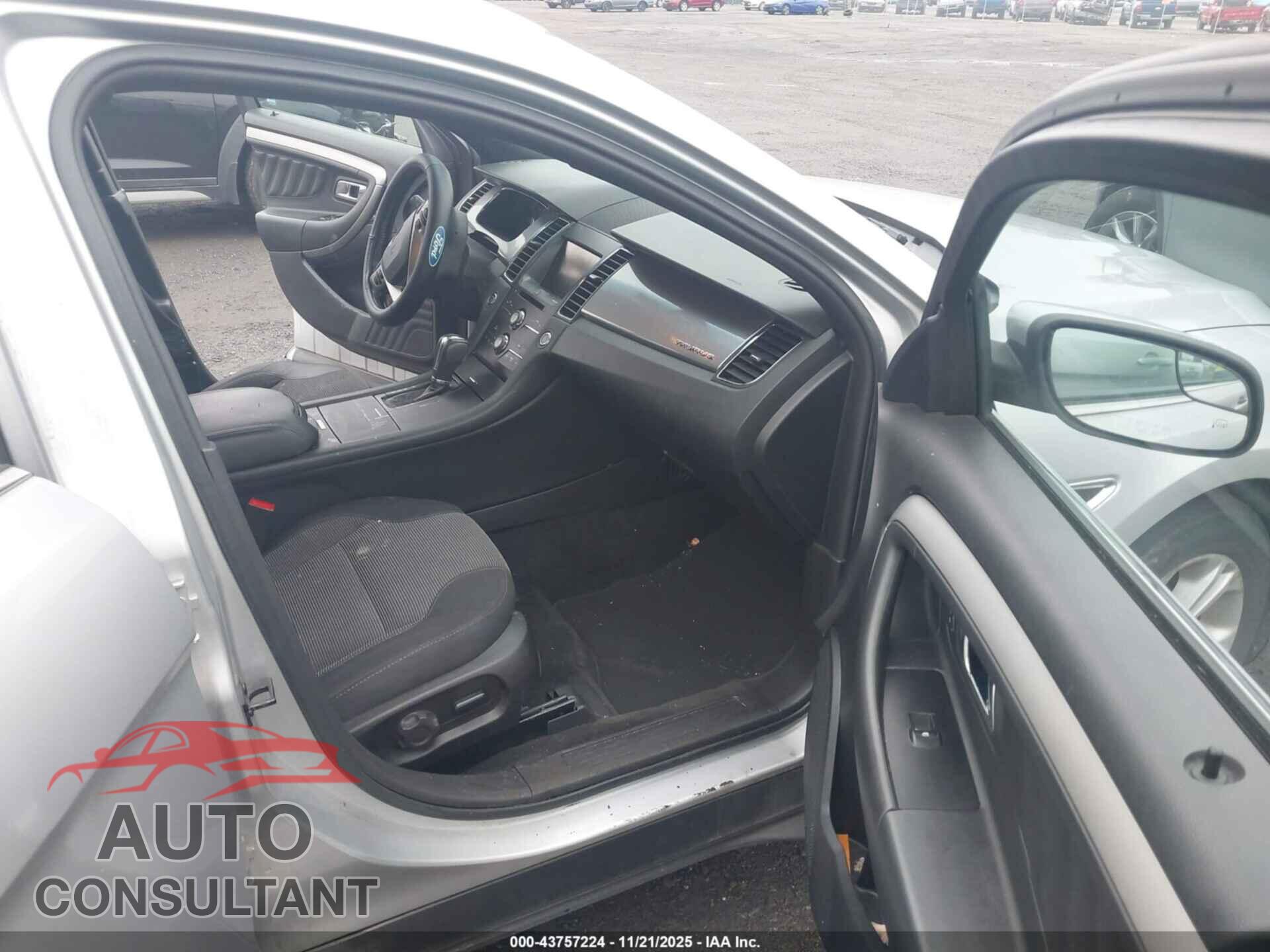 FORD TAURUS 2015 - 1FAHP2E82FG161089