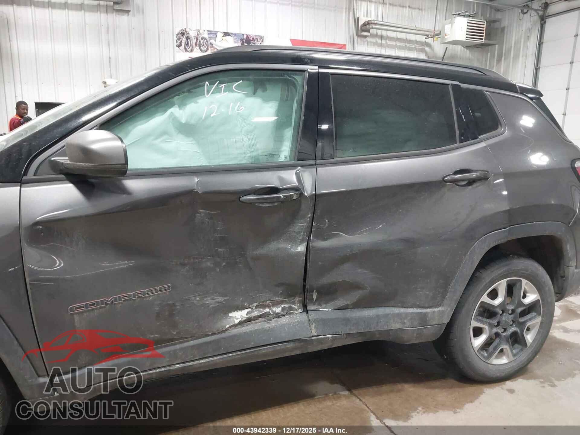 JEEP COMPASS 2018 - 3C4NJDDB8JT207357