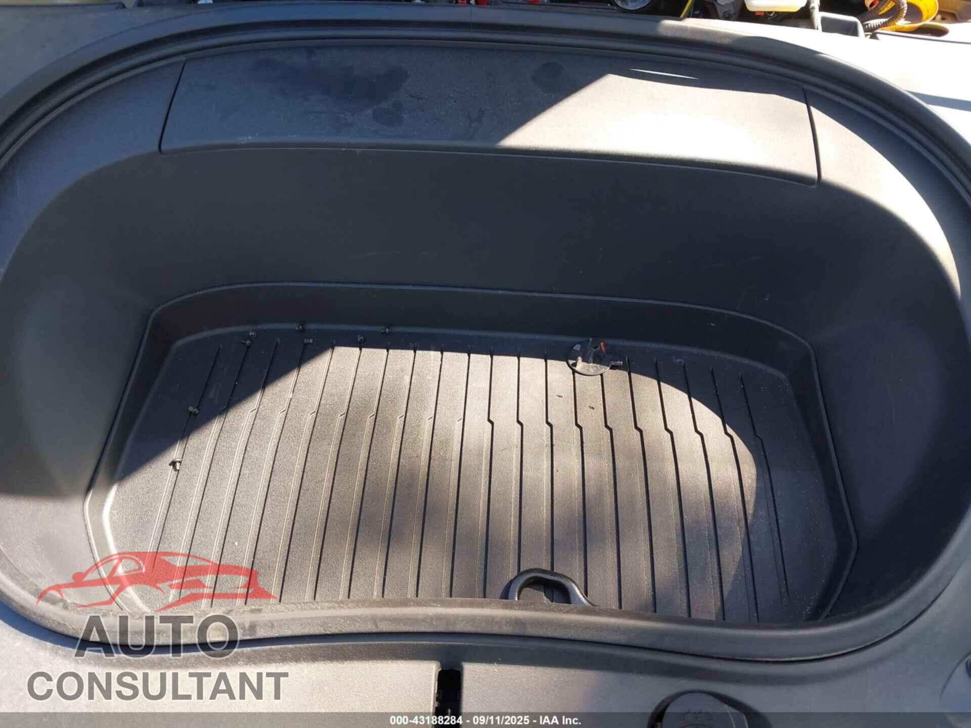 TESLA MODEL 3 2024 - 5YJ3E1EAXRF729577