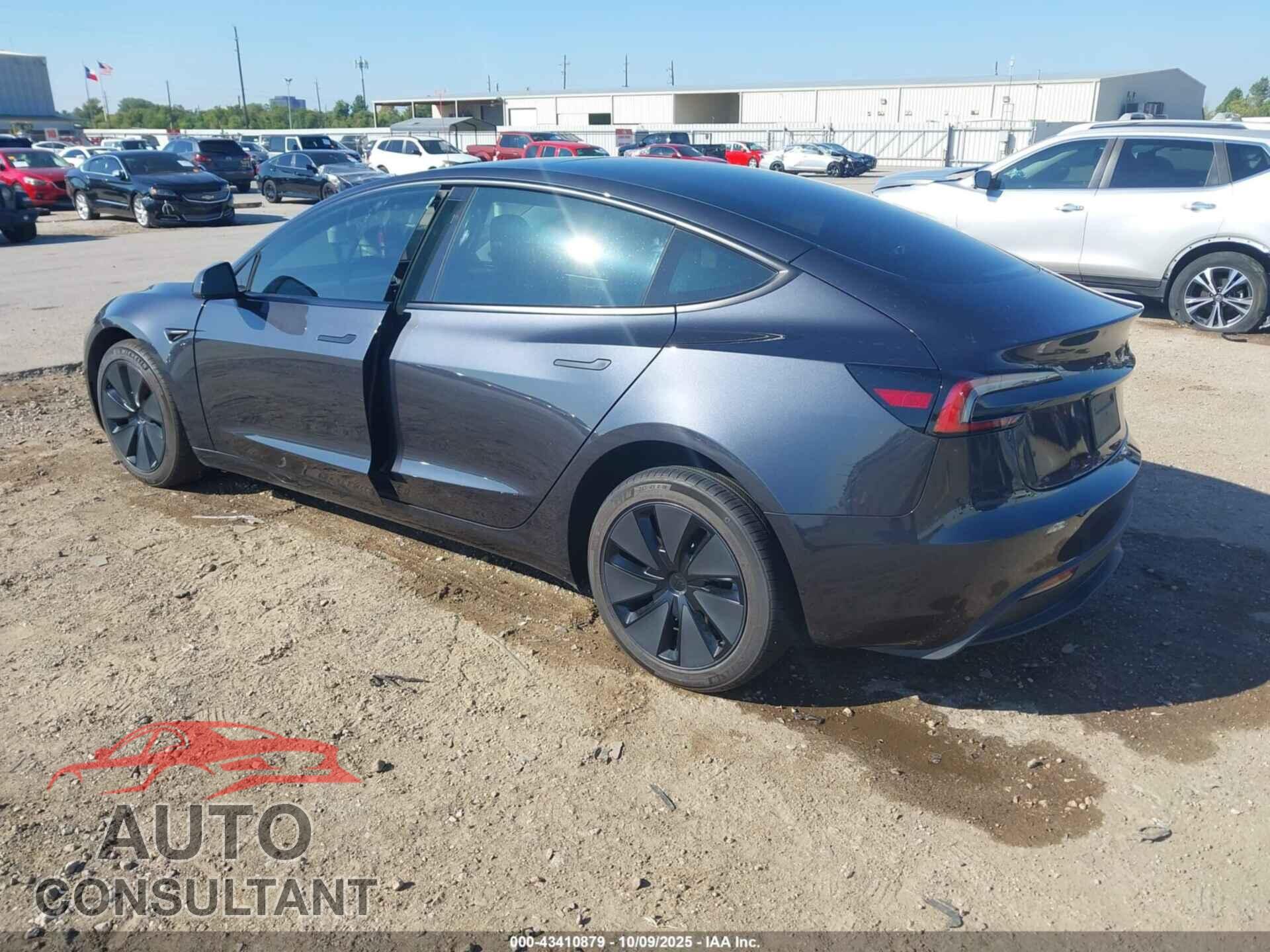 TESLA MODEL 3 2024 - 5YJ3E1EA8RF860832