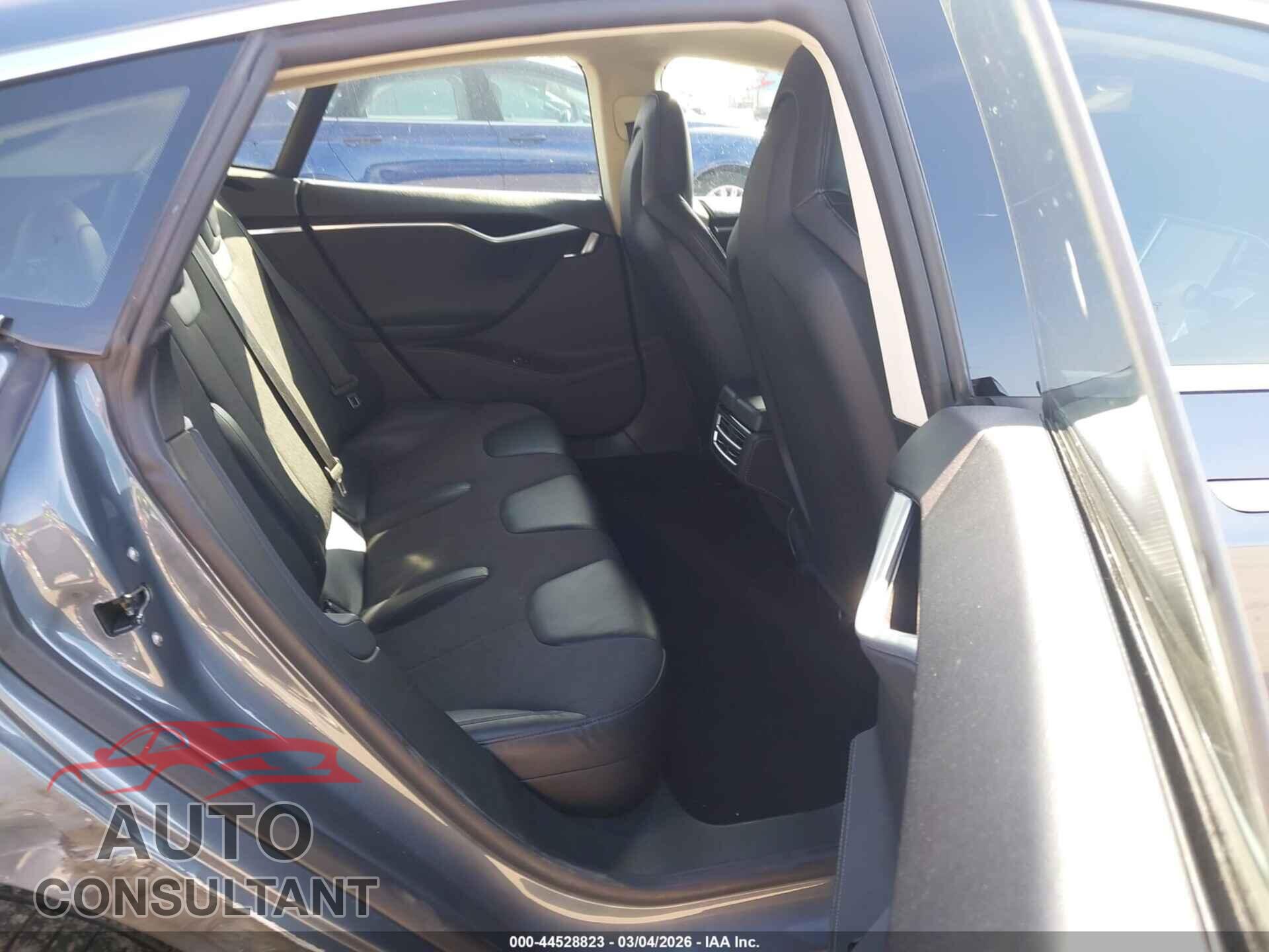 TESLA MODEL S 2013 - 5YJSA1CG0DFP27490