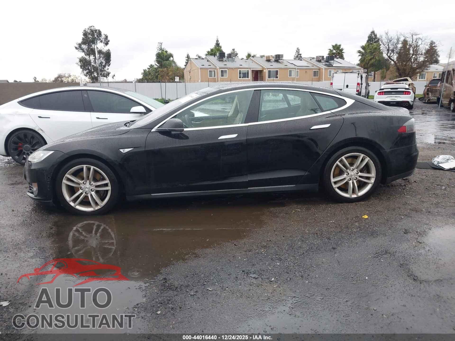 TESLA MODEL S 2015 - 5YJSA1S2XFF097437