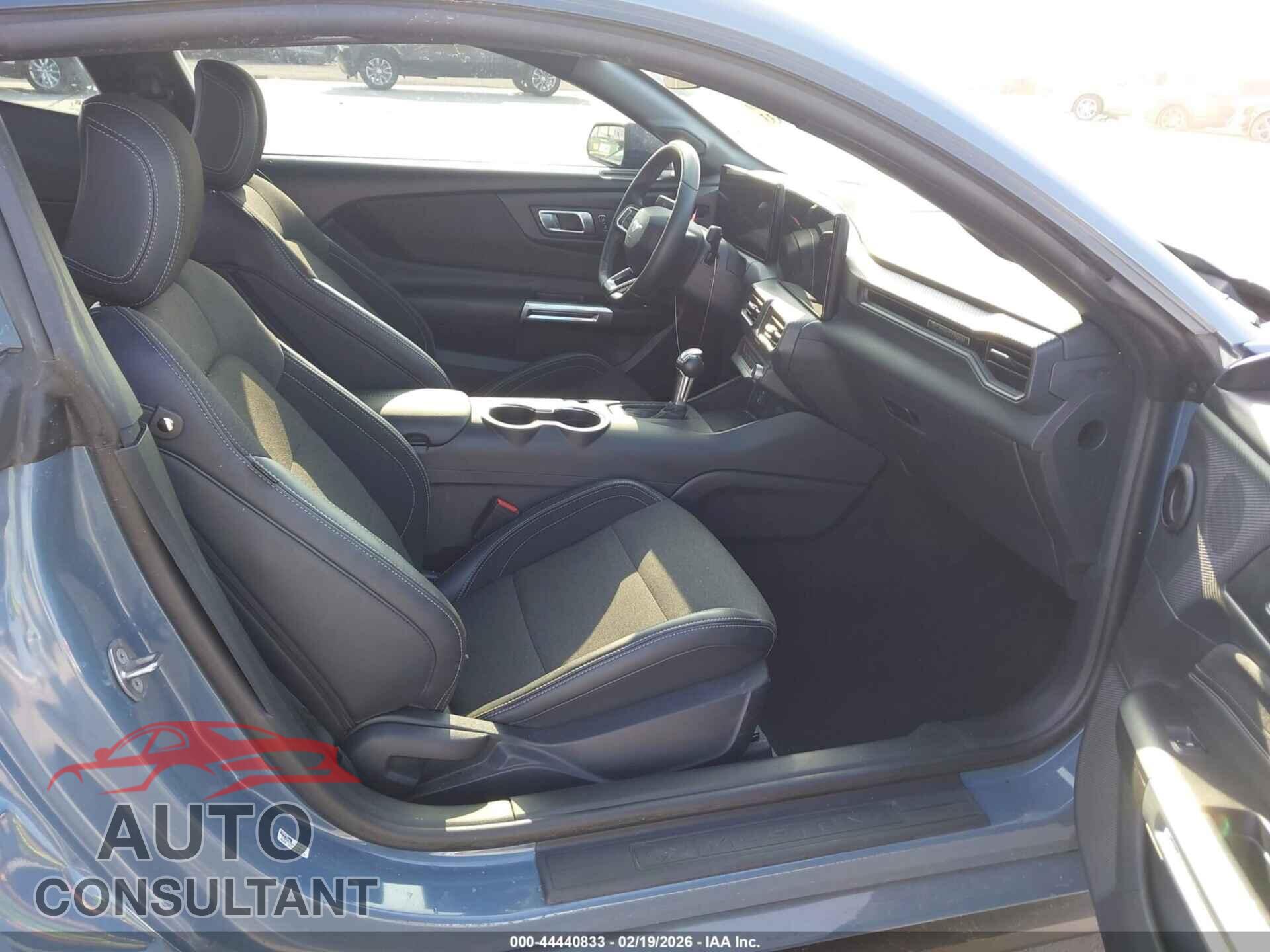 FORD MUSTANG 2024 - 1FA6P8TH0R5142103