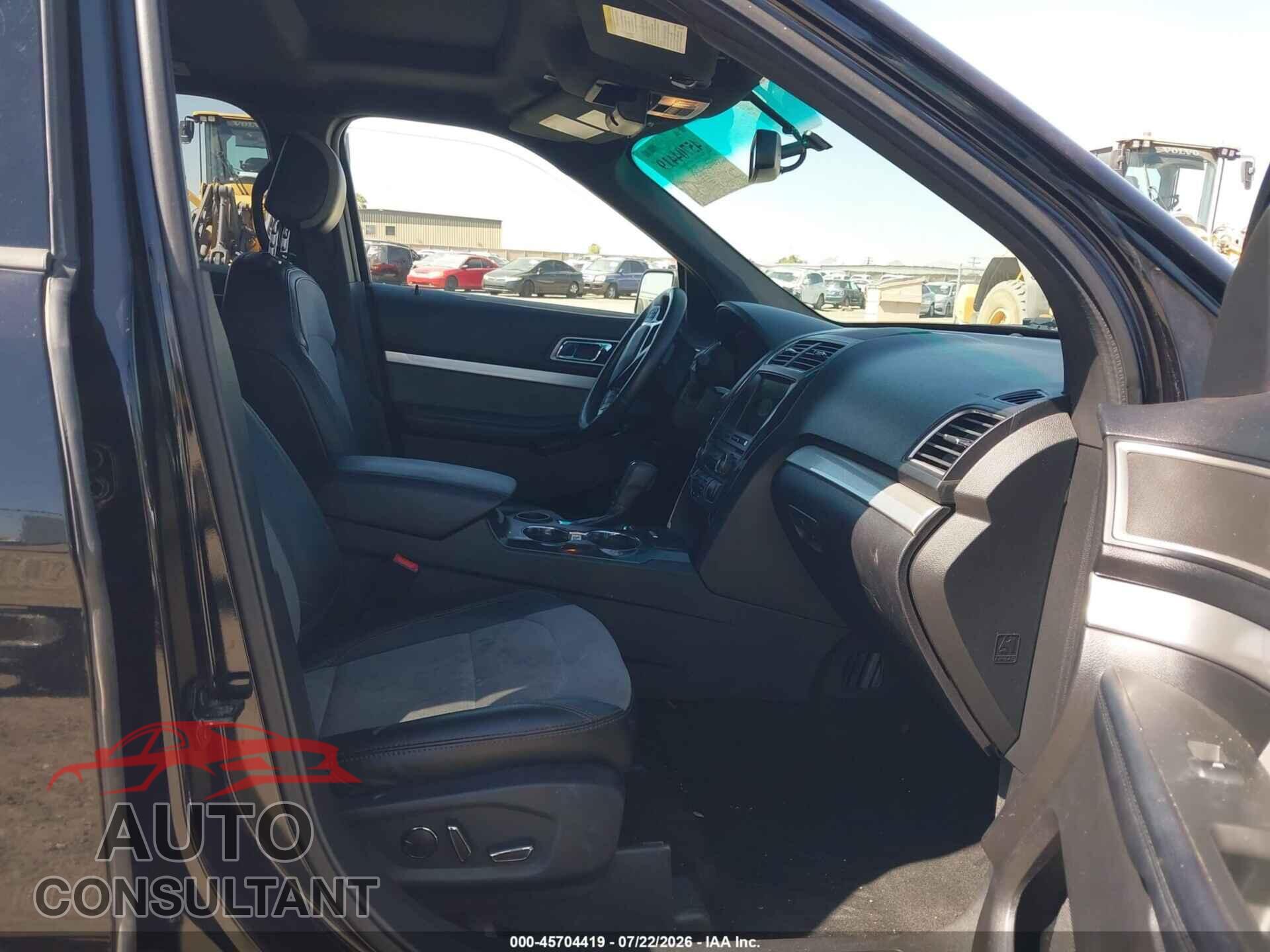 FORD EXPLORER 2017 - 1FM5K7D8XHGB32108
