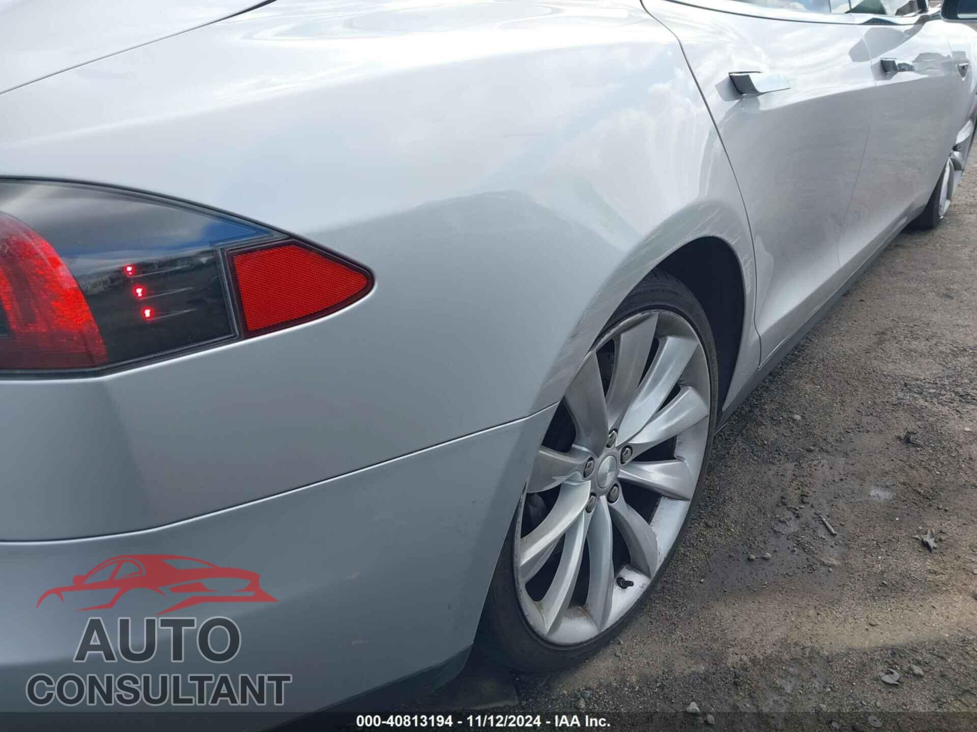 TESLA MODEL S 2013 - 5YJSA1CN9DFP28152
