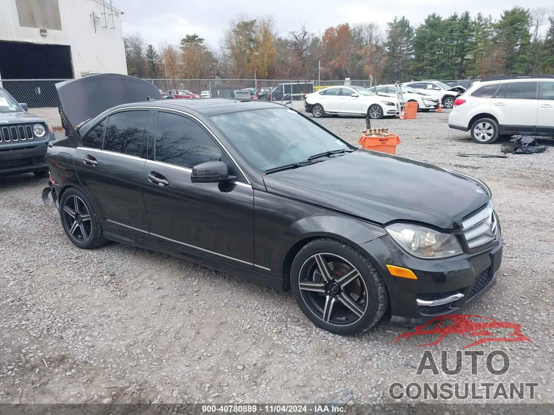 MERCEDES-BENZ C 300 2012 - WDDGF8BB1CR227262