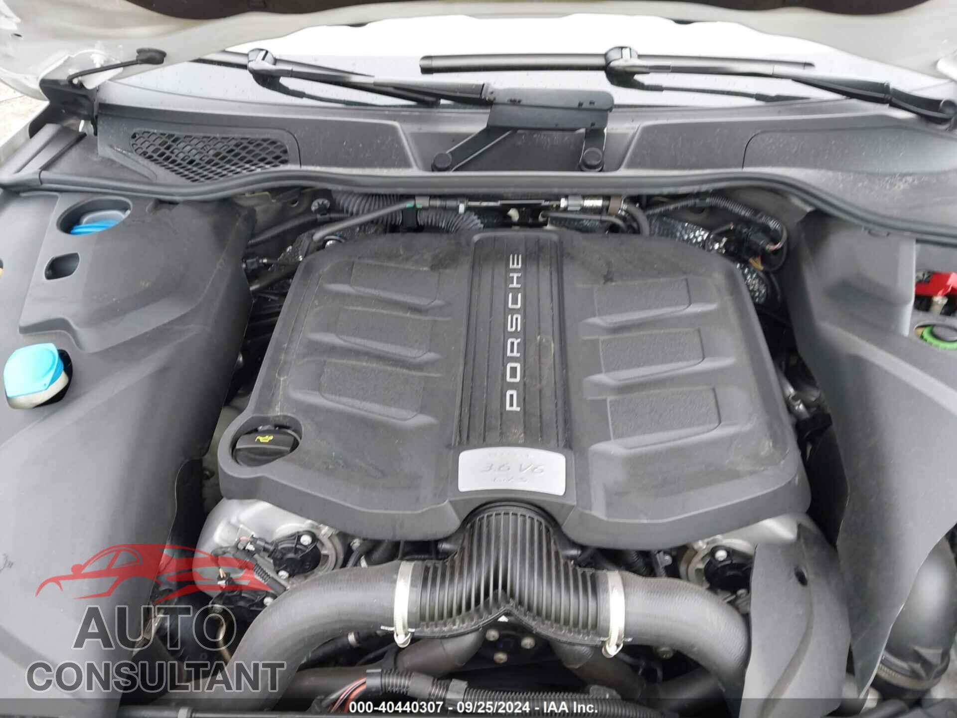 PORSCHE CAYENNE 2017 - WP1AD2A23HLA84005