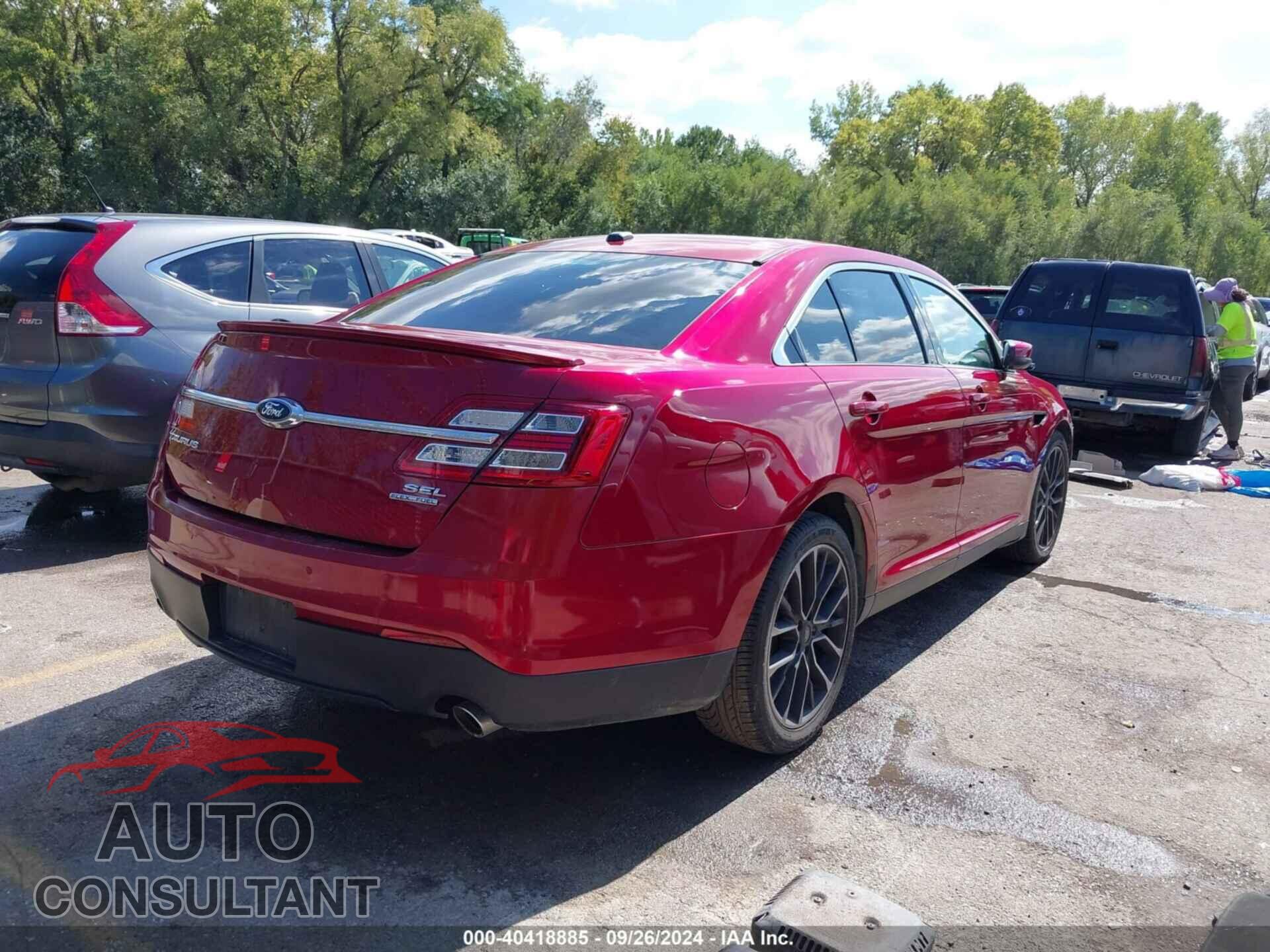 FORD TAURUS 2018 - 1FAHP2E85JG114079
