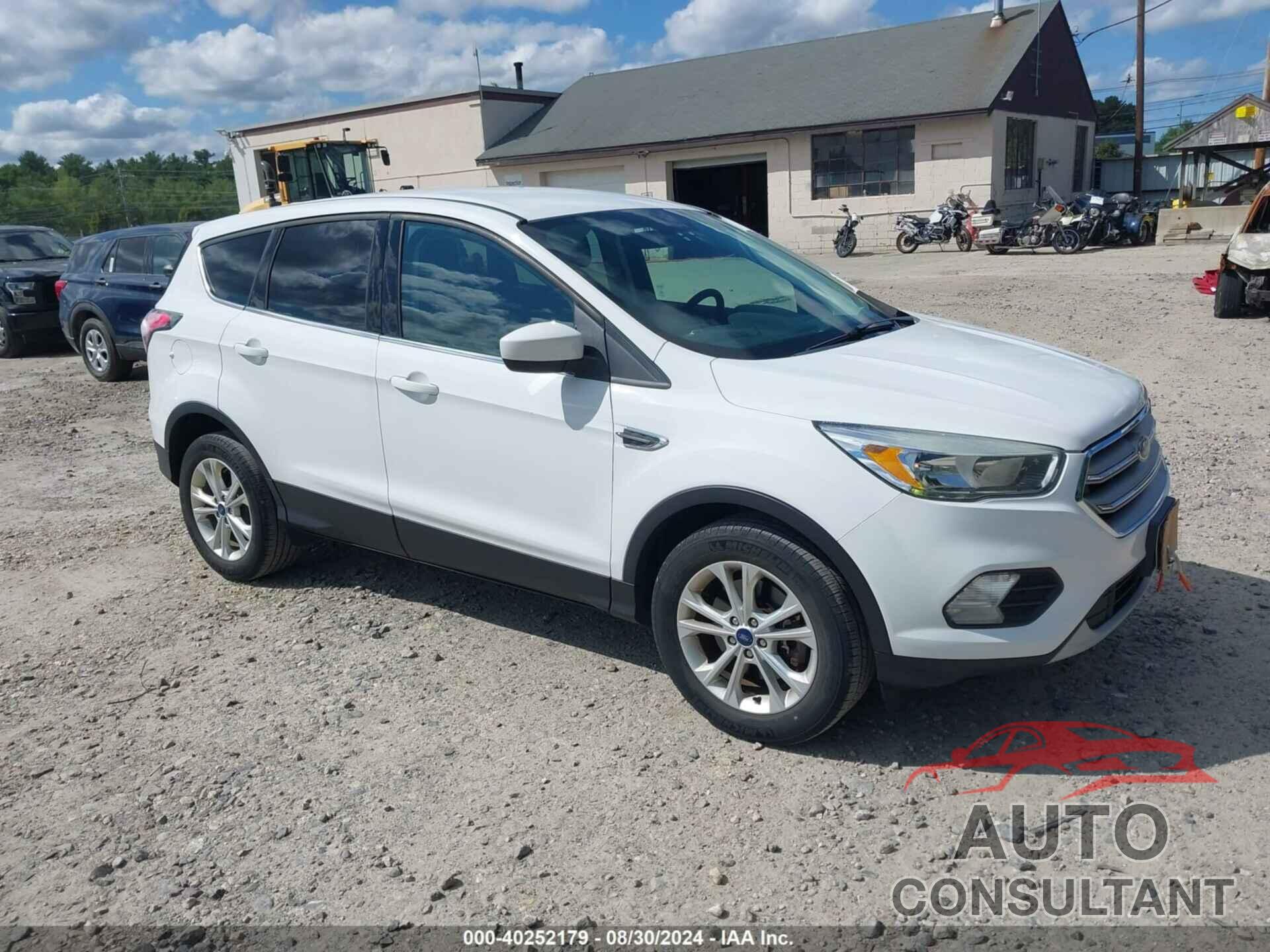 FORD ESCAPE 2017 - 1FMCU9GD6HUA30165